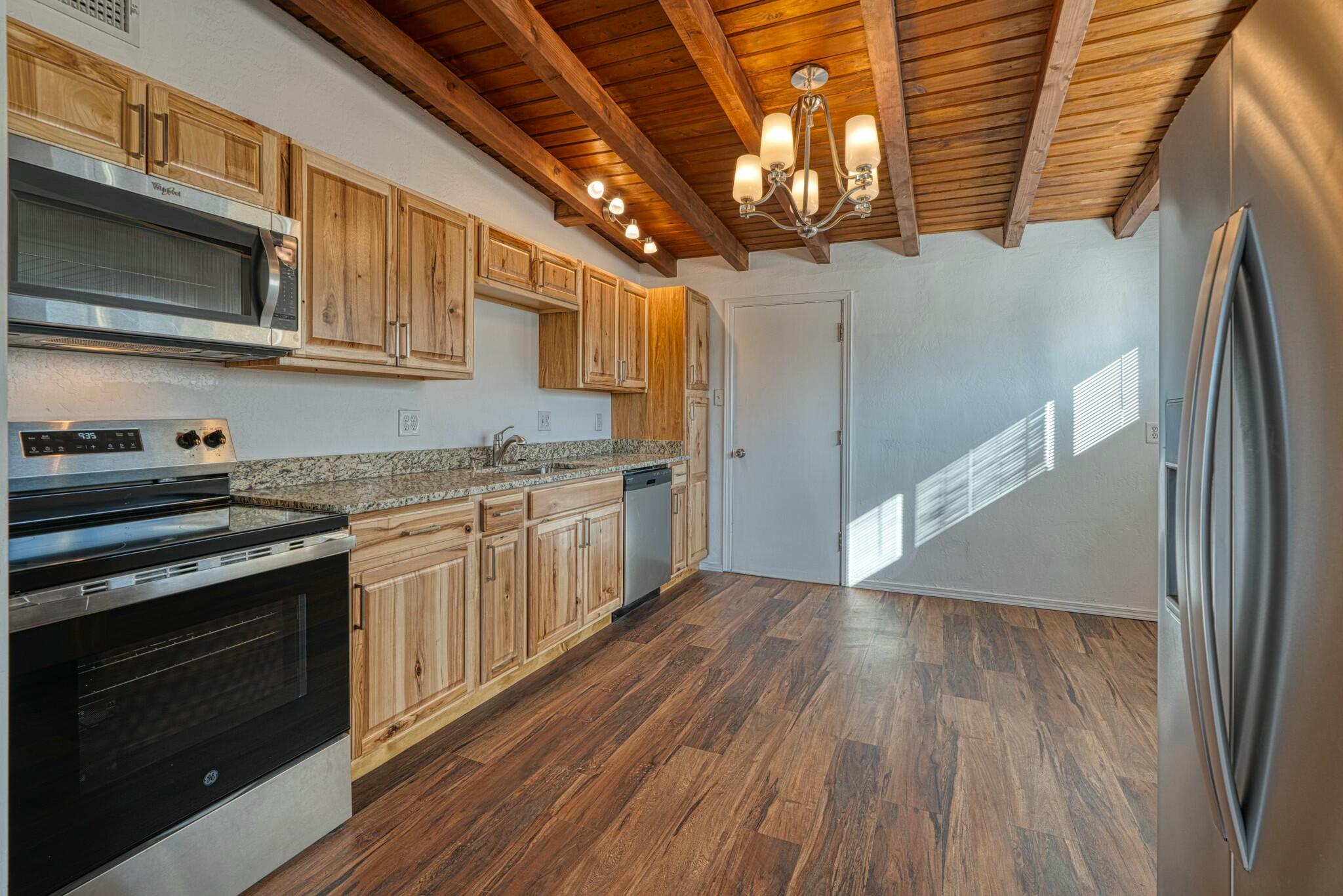 3201 MONTCLAIRE Drive NE