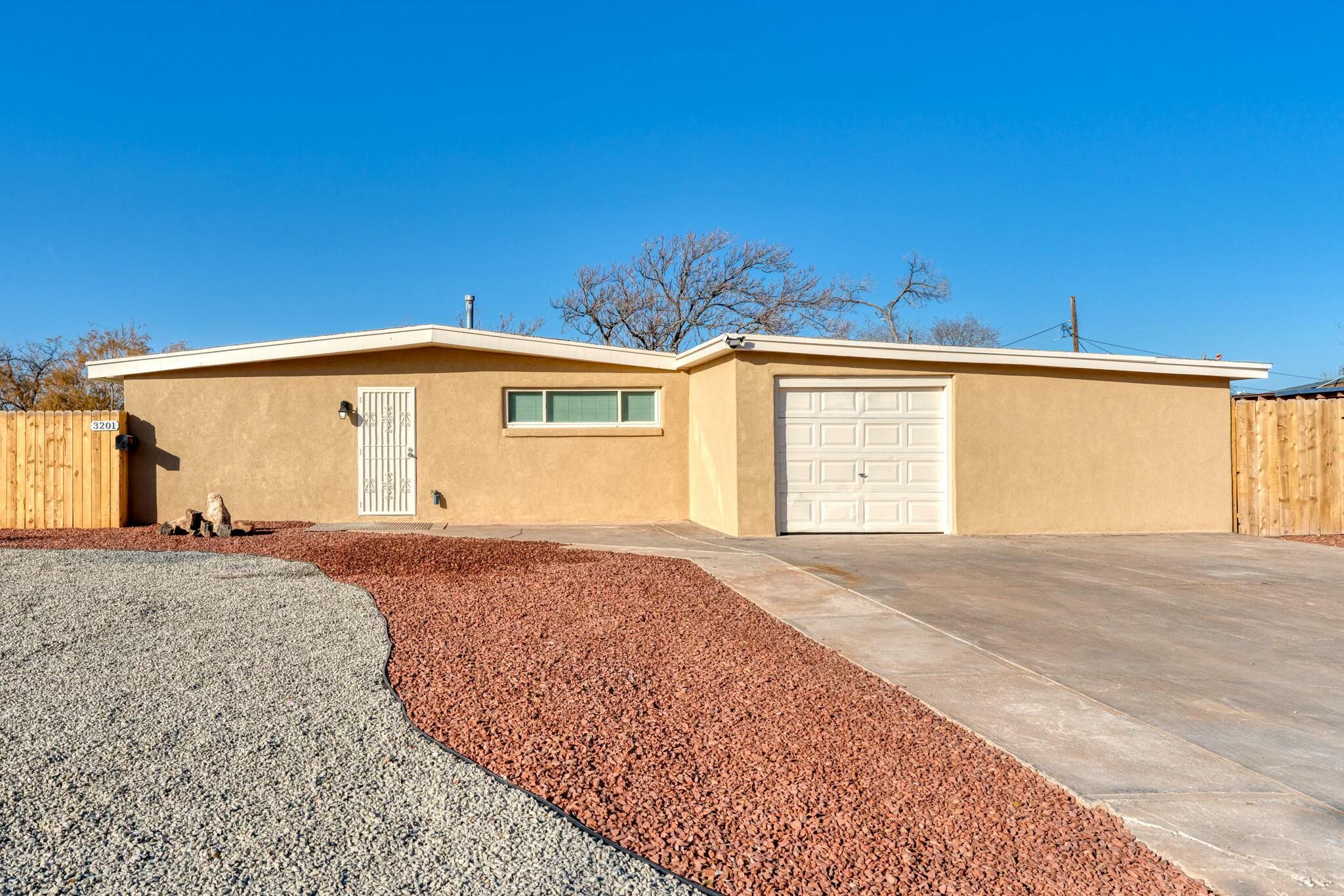 3201 MONTCLAIRE Drive NE