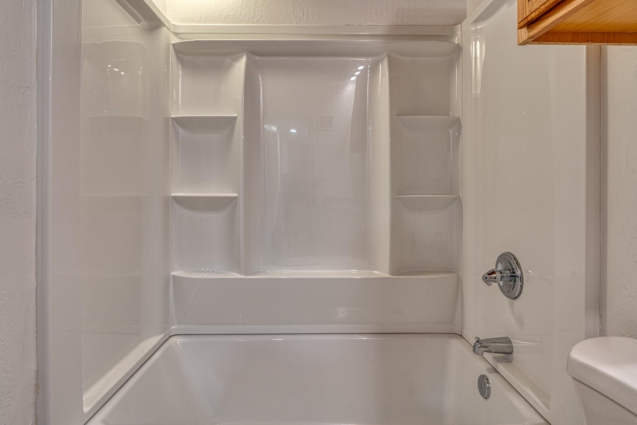 3201 MONTCLAIRE Drive NE