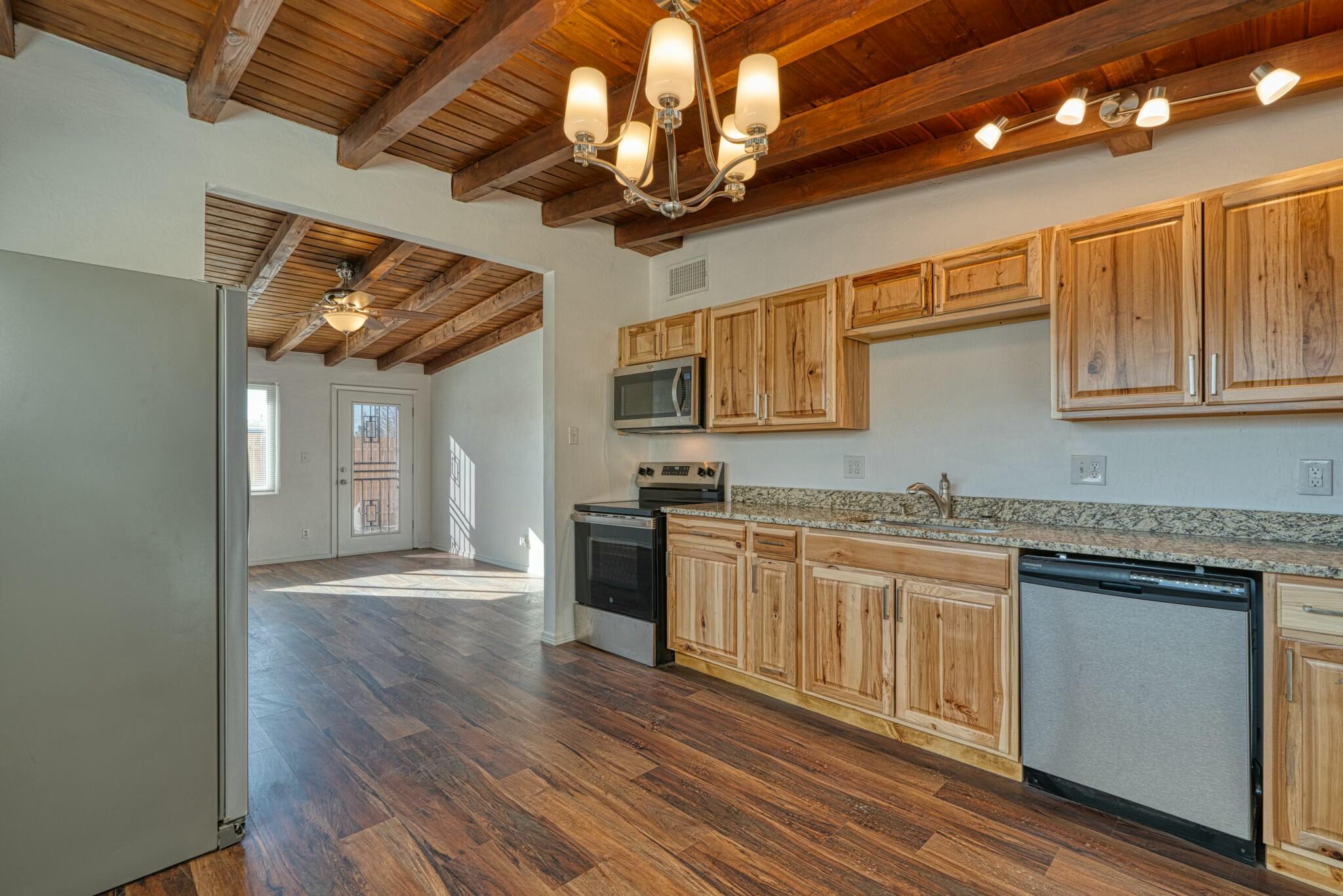 3201 MONTCLAIRE Drive NE