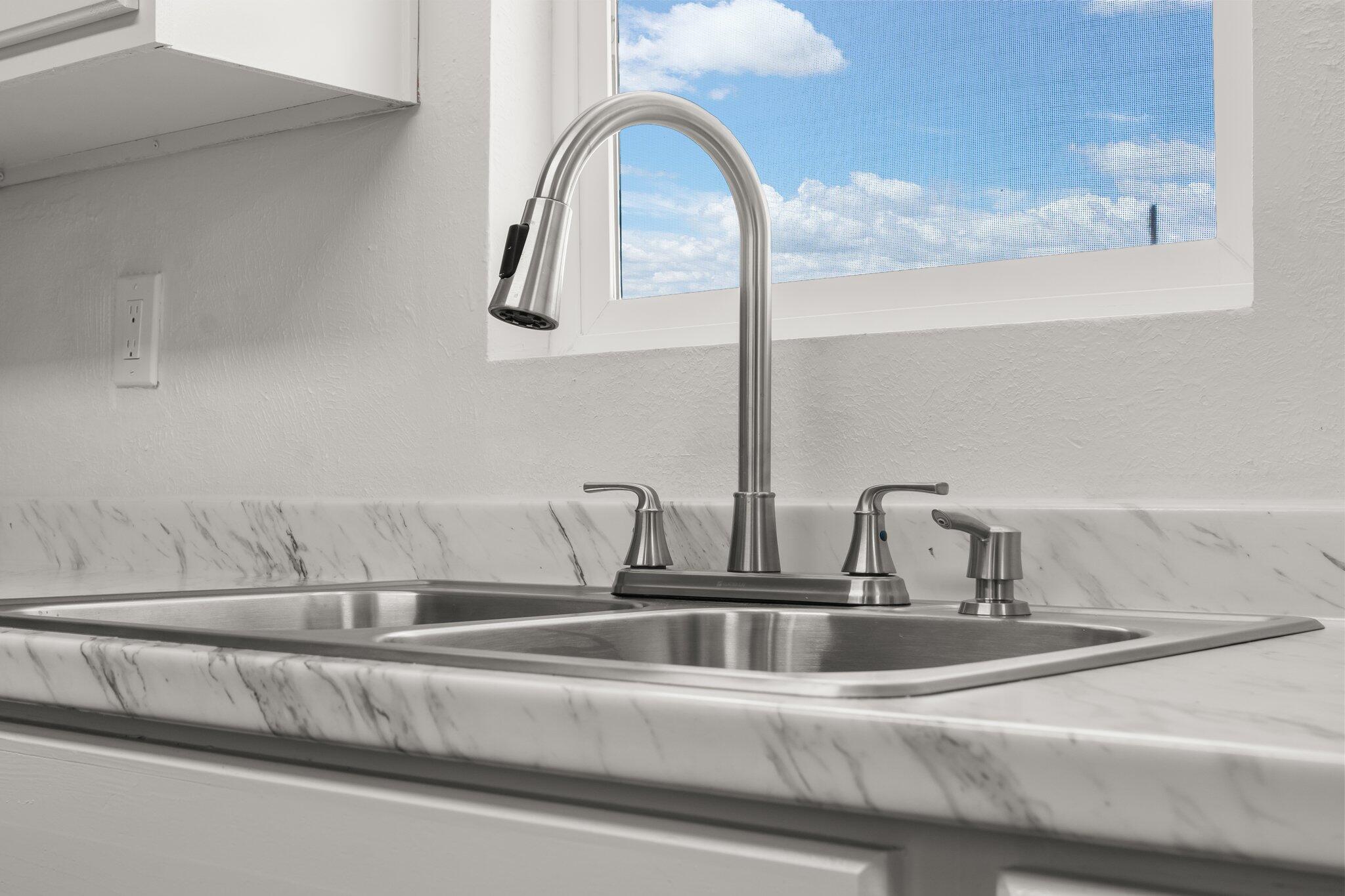 1708 TOMASITA Street NE