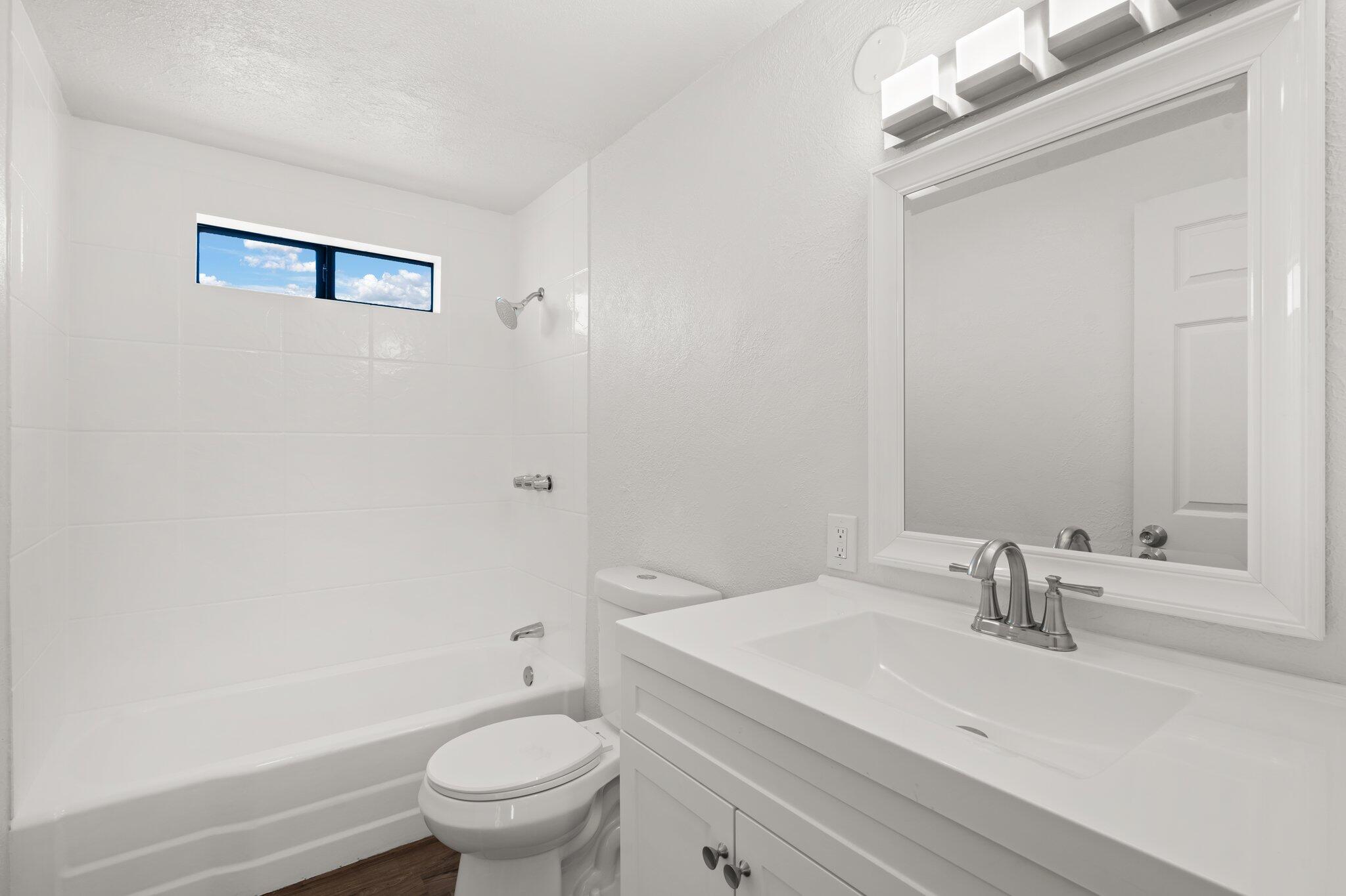 1708 TOMASITA Street NE