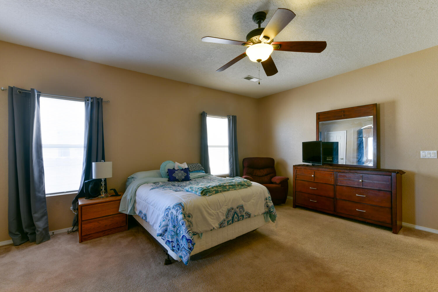 7223 SENECU Court NW