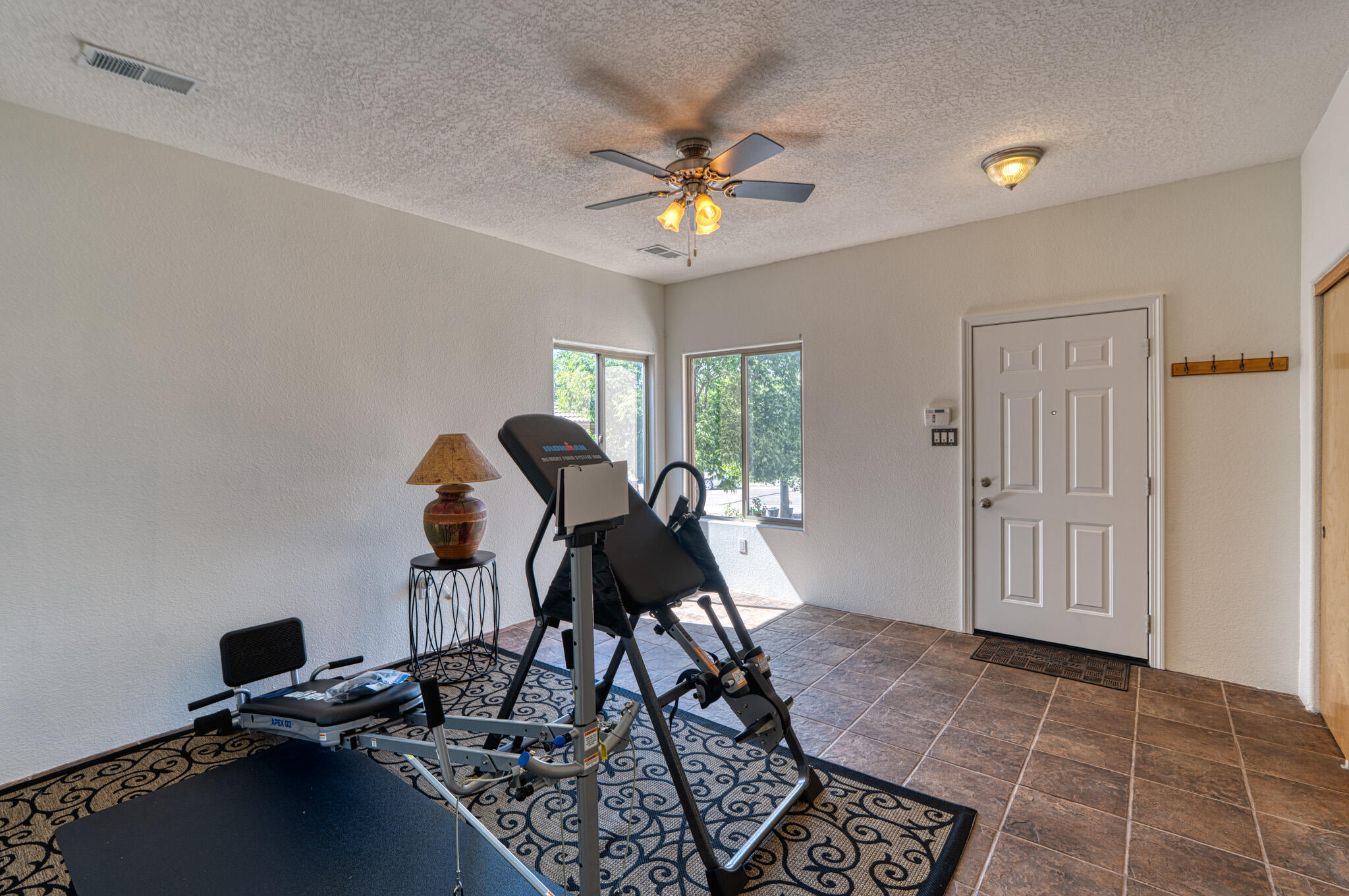 1947 BLACK GOLD Street SE