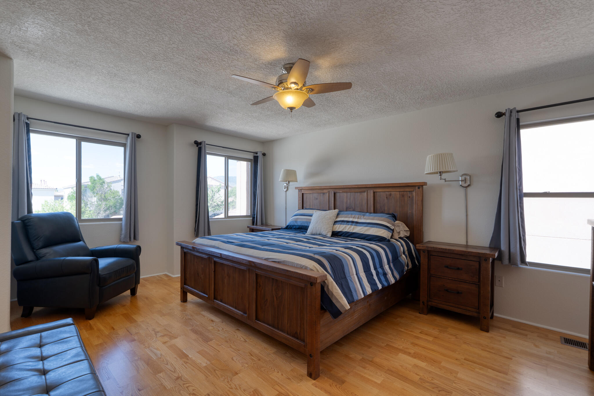 1947 BLACK GOLD Street SE
