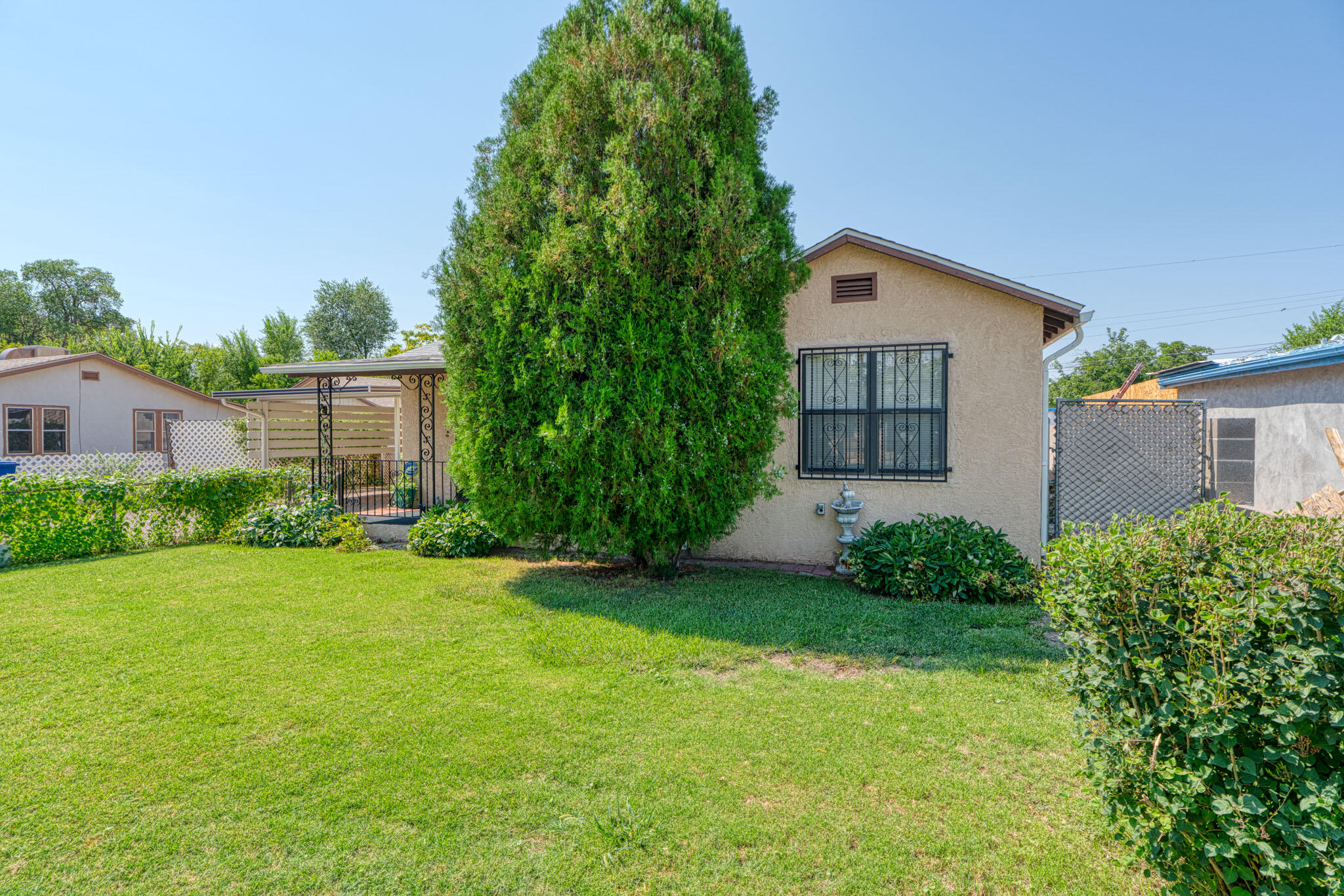 828 SAN CLEMENTE Avenue NW