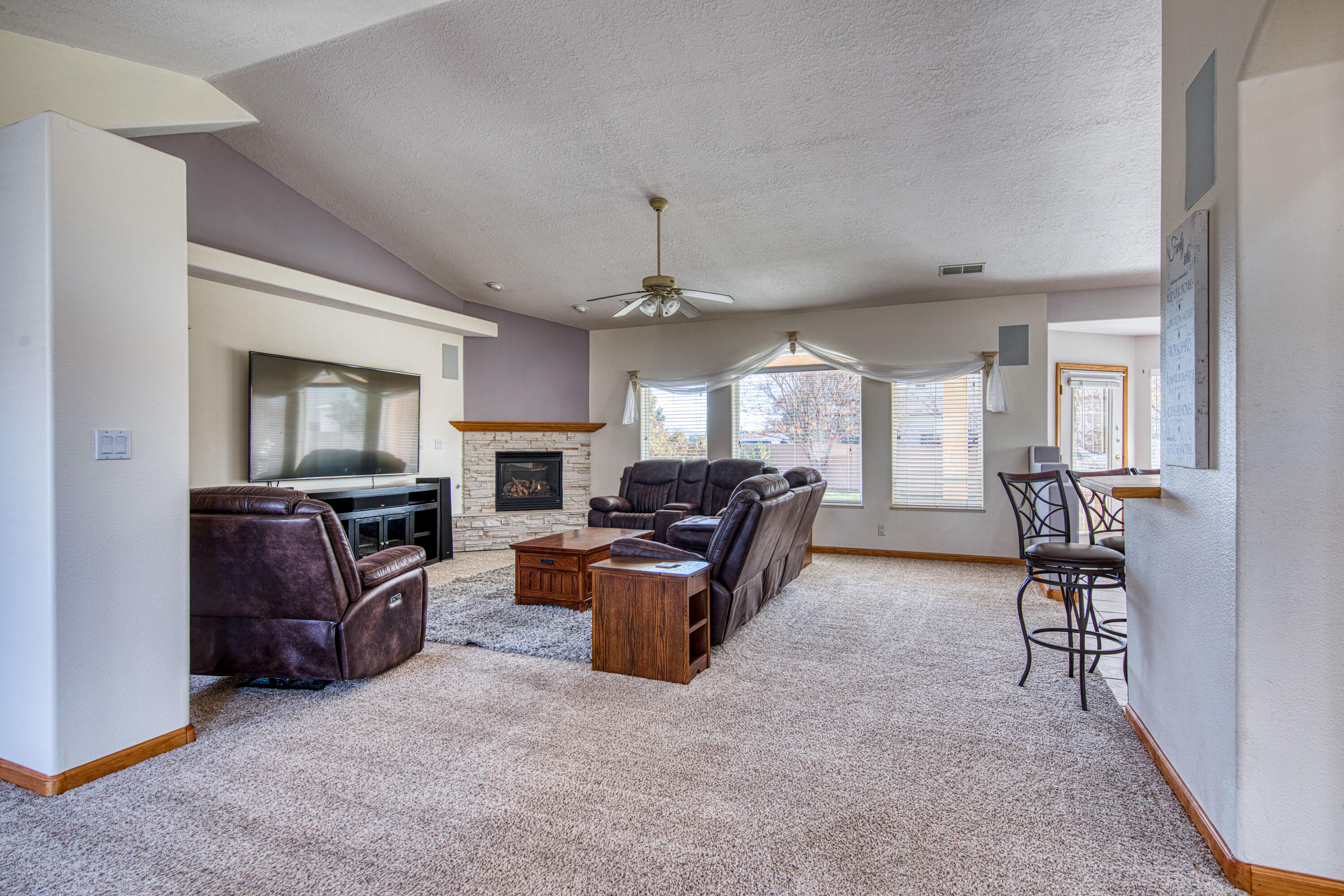 6732 Mariposa Place NW