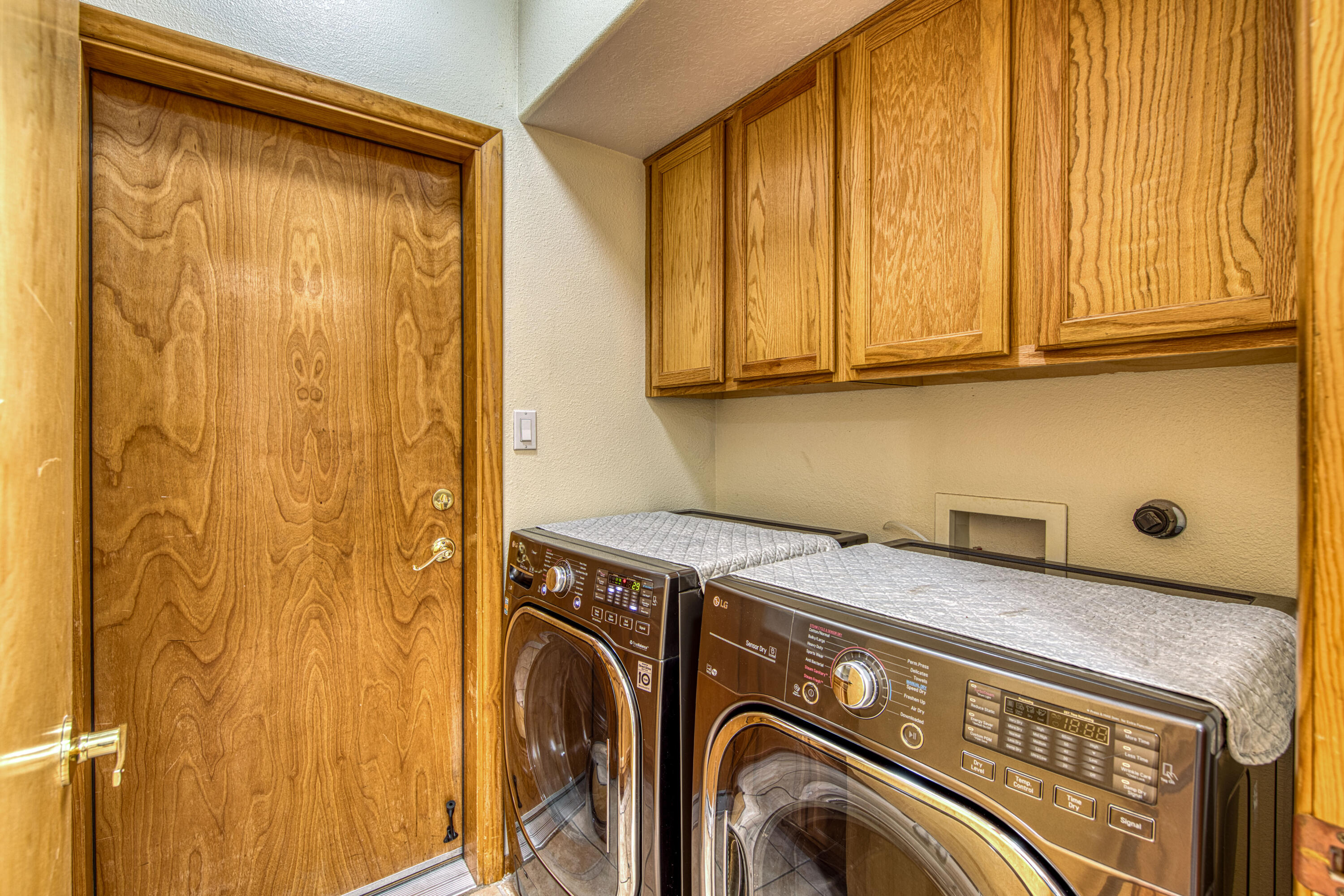 6732 Mariposa Place NW