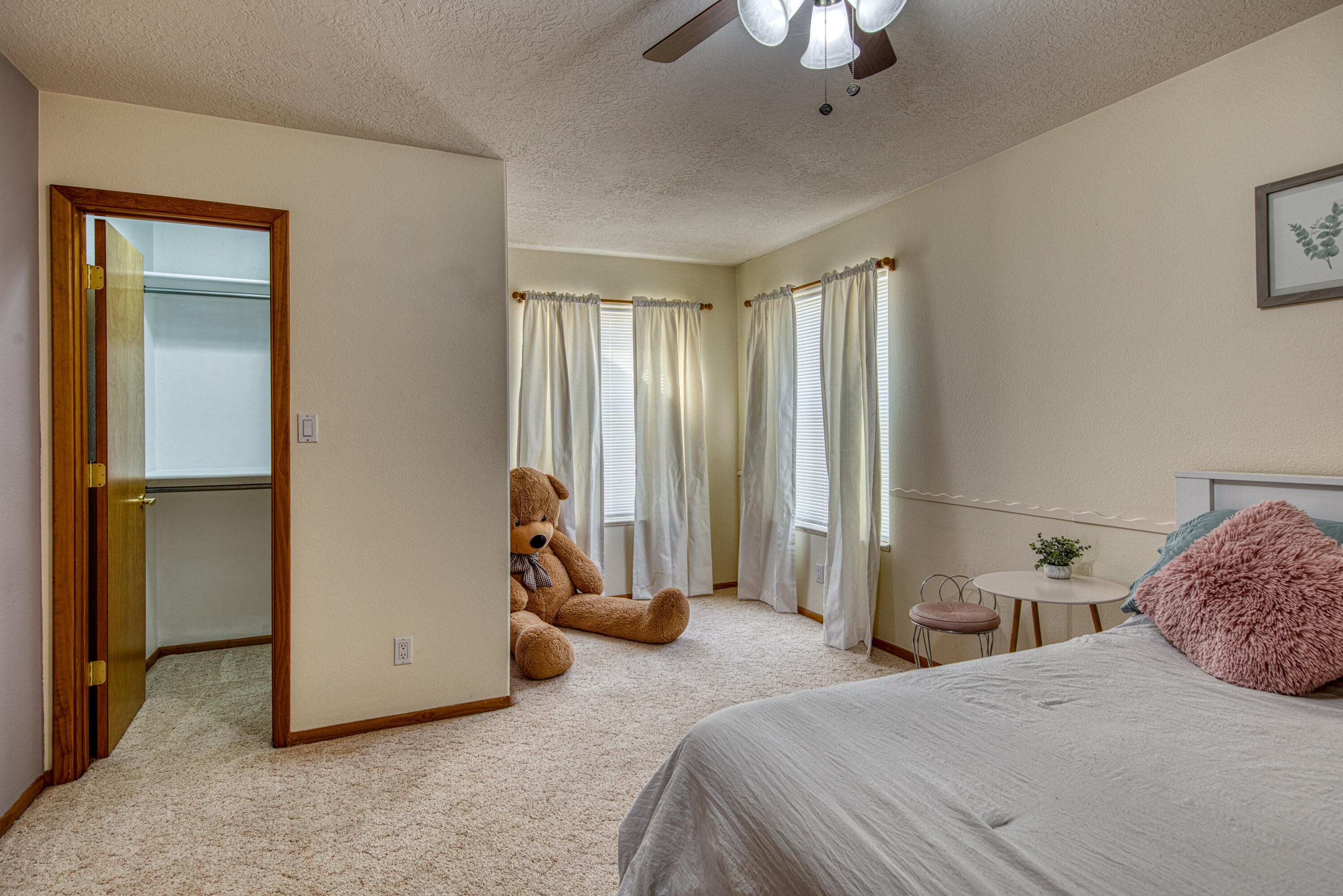 6732 Mariposa Place NW