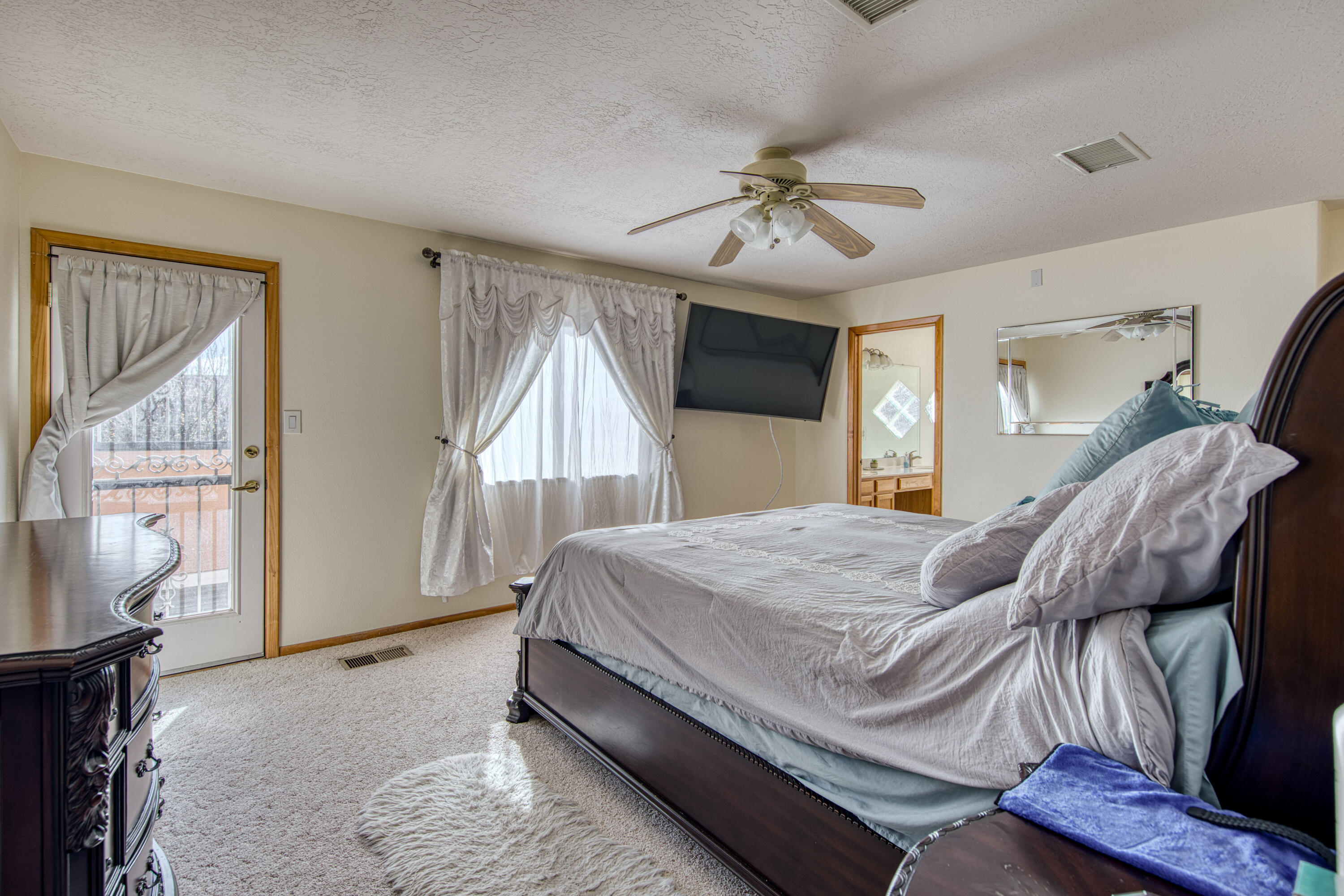 6732 Mariposa Place NW