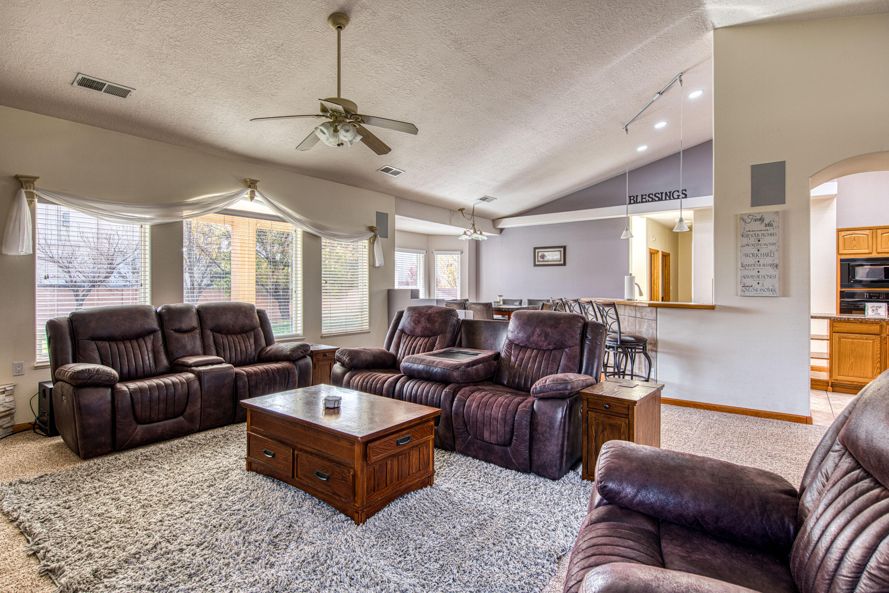 6732 Mariposa Place NW