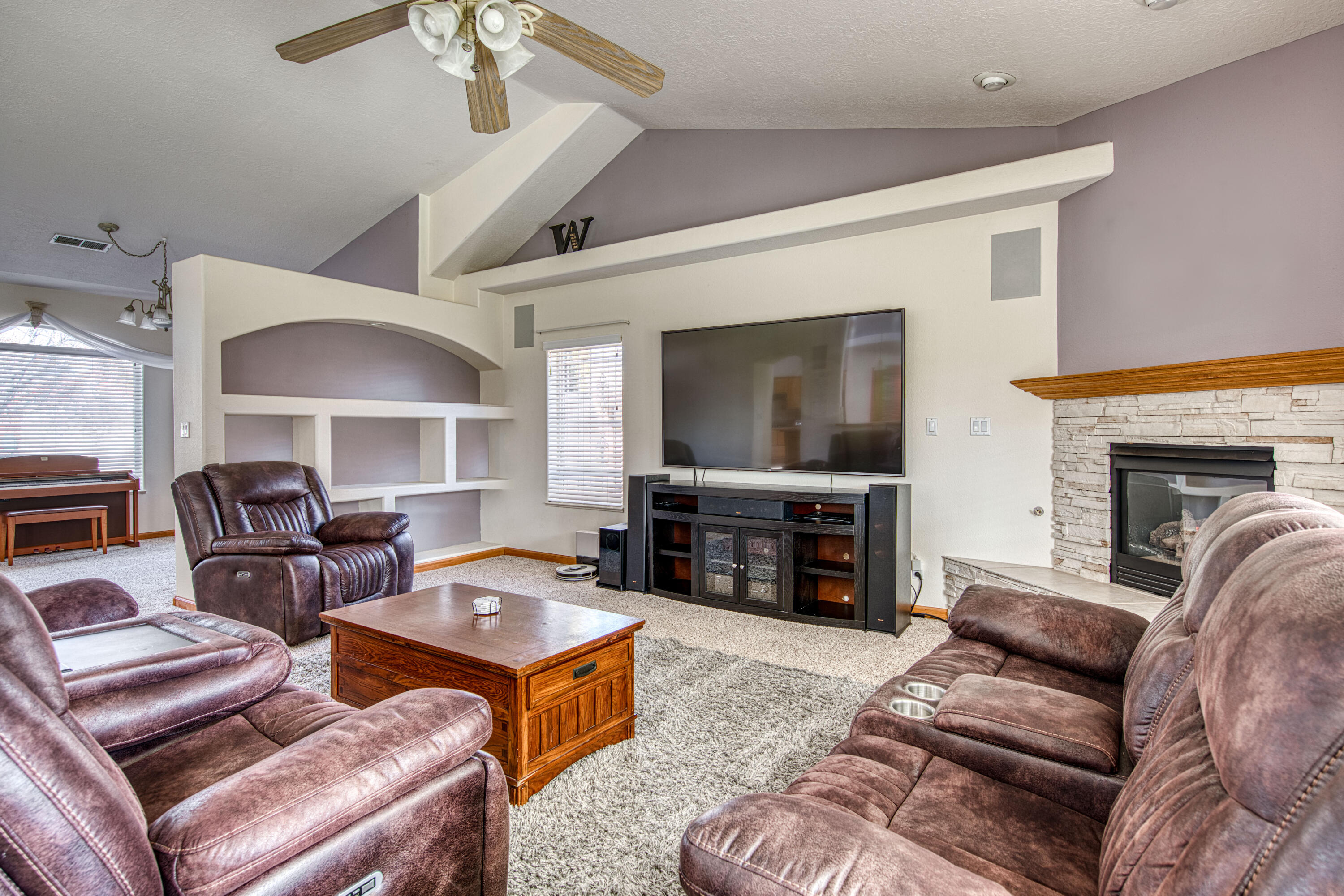 6732 Mariposa Place NW