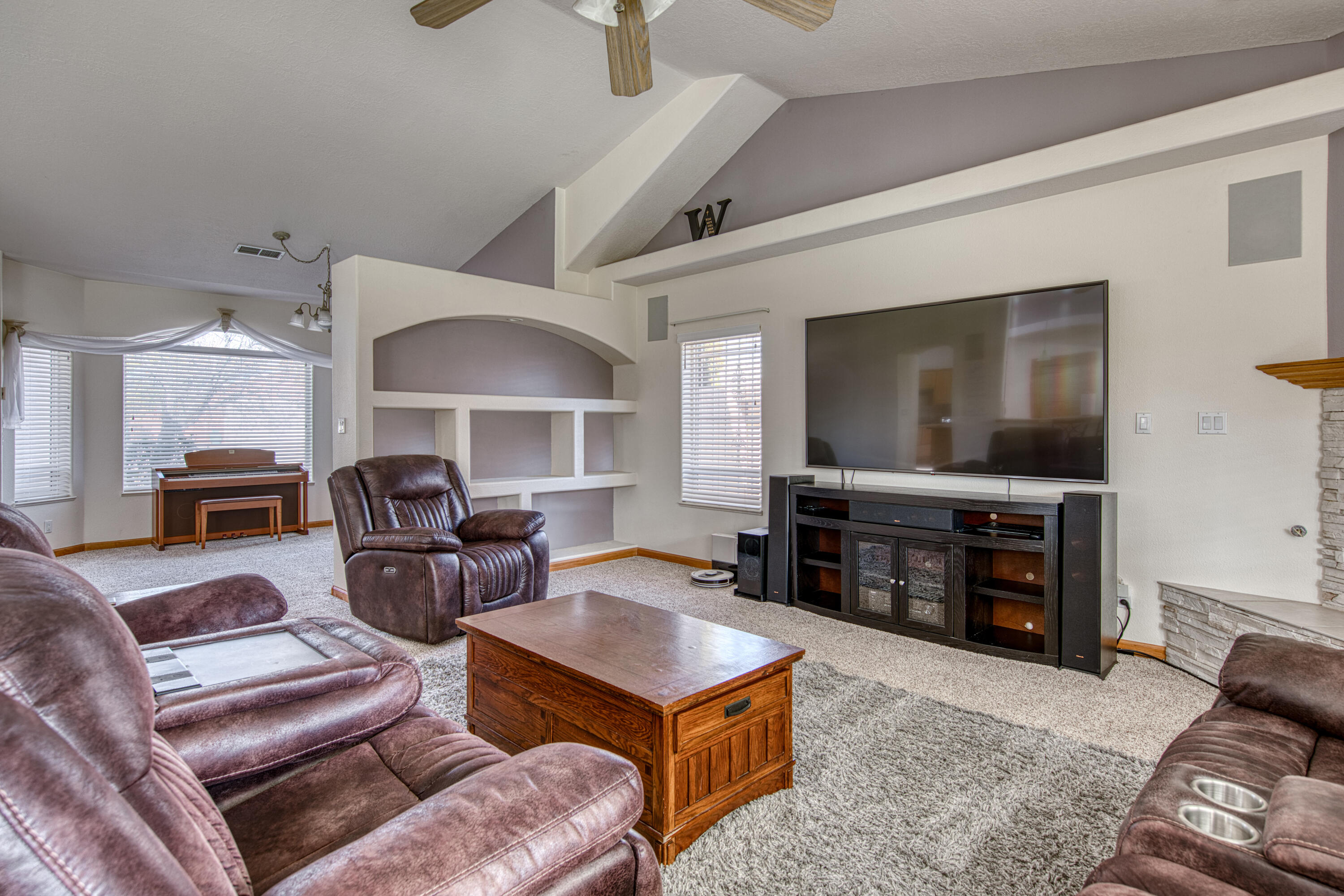 6732 Mariposa Place NW