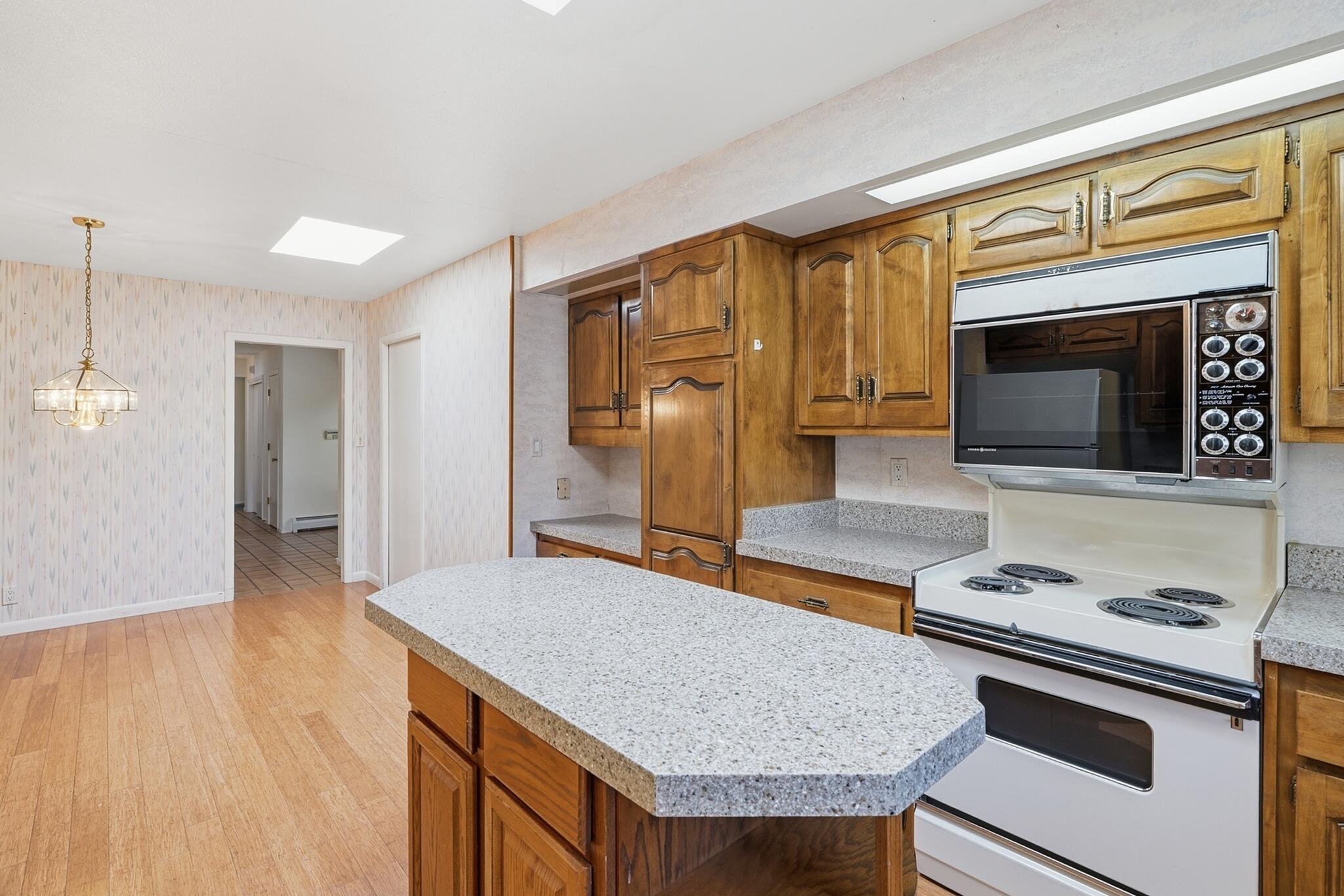 6908 Wildwood Court NE