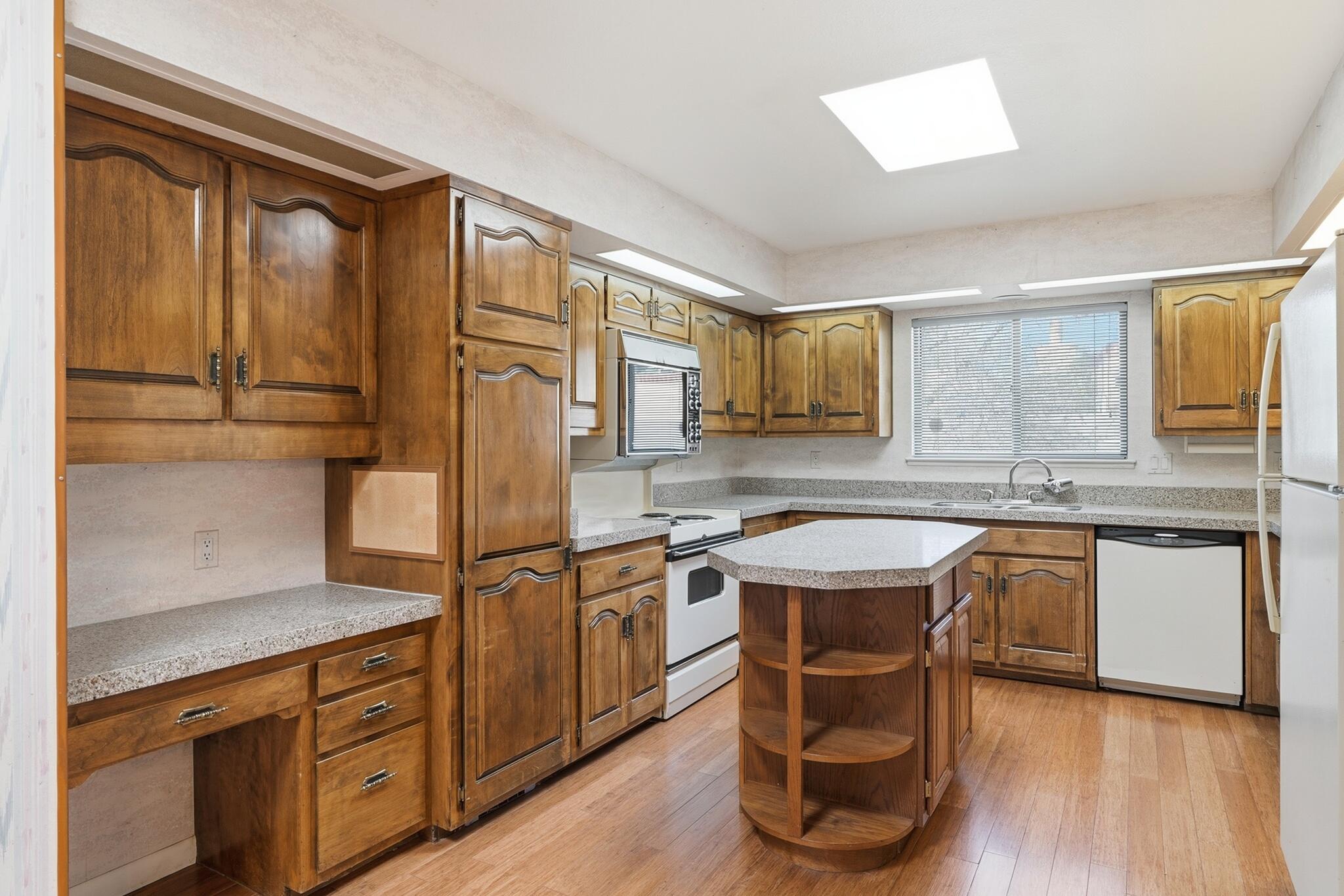 6908 Wildwood Court NE