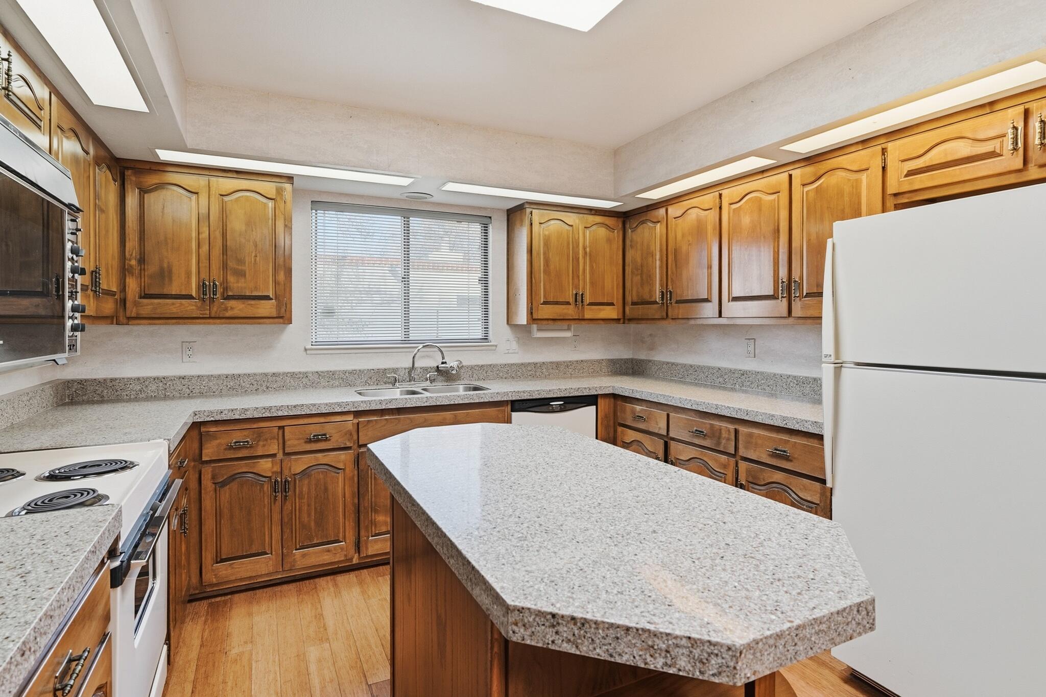 6908 Wildwood Court NE