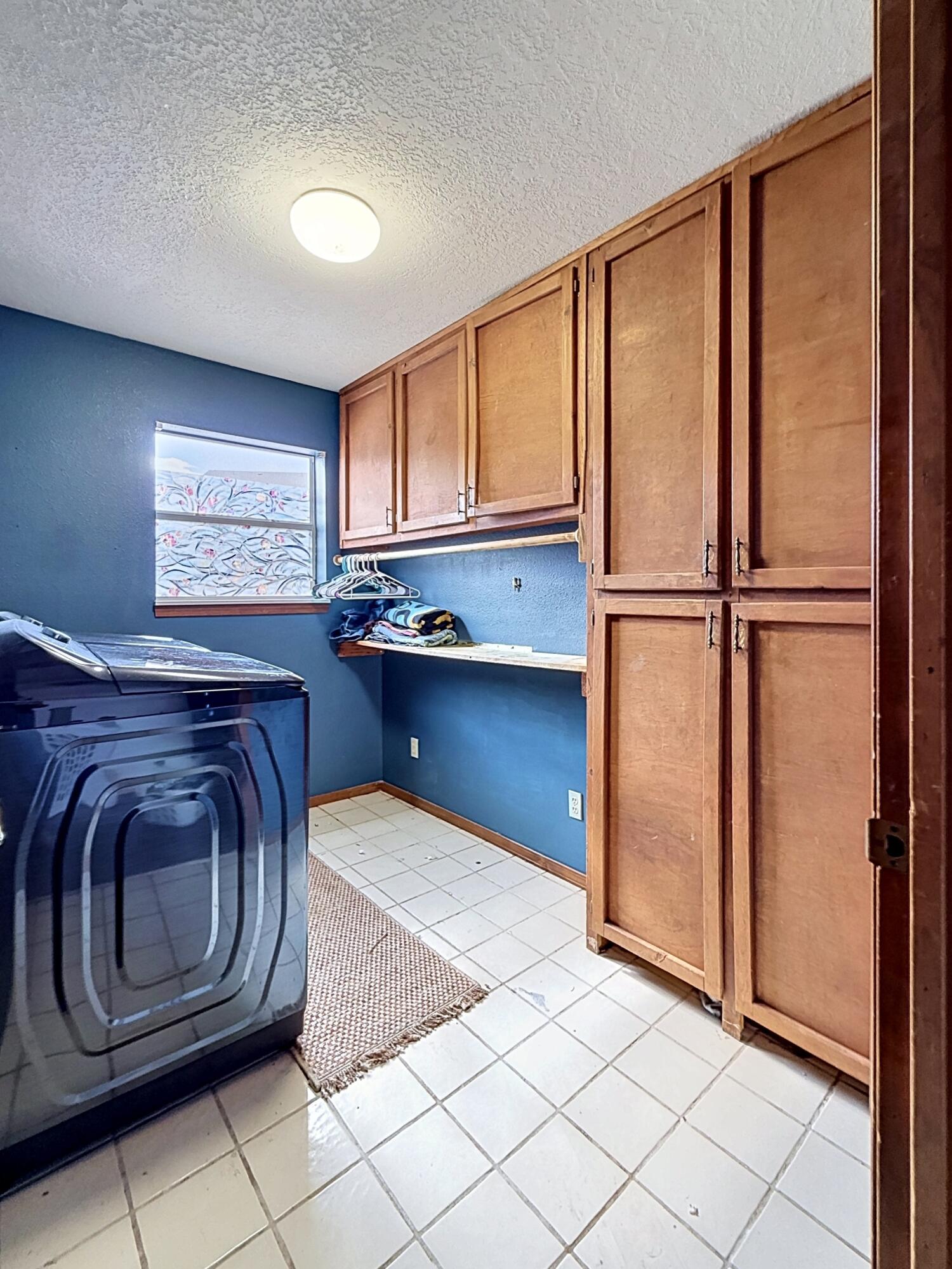 1390 Mesa Ridge Drive SW