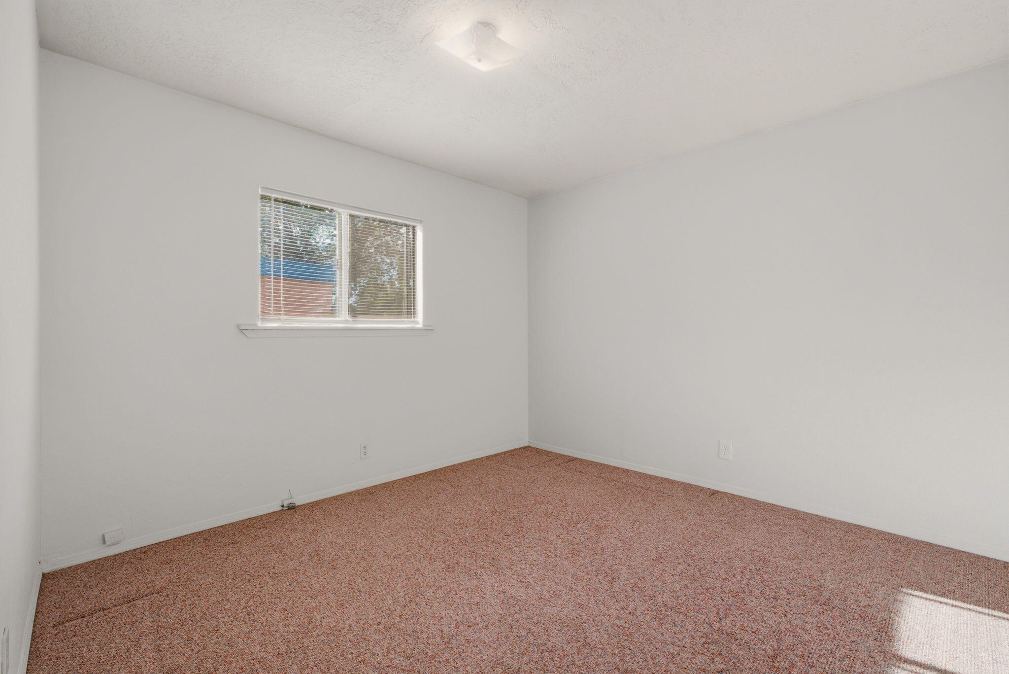 192 W Valverde Road