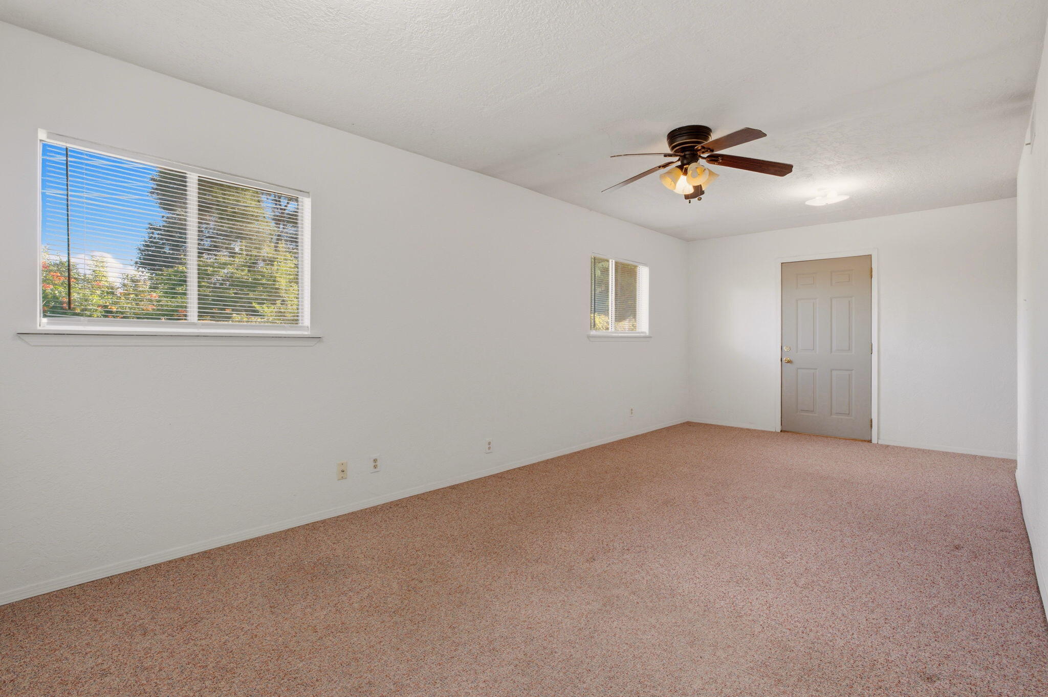 192 W Valverde Road