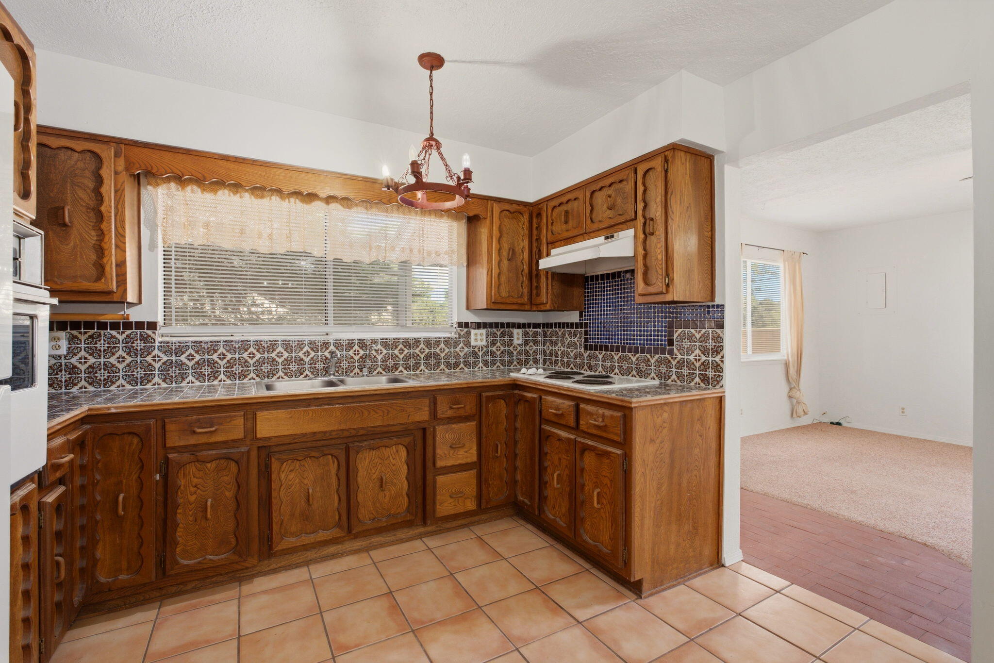 192 W Valverde Road