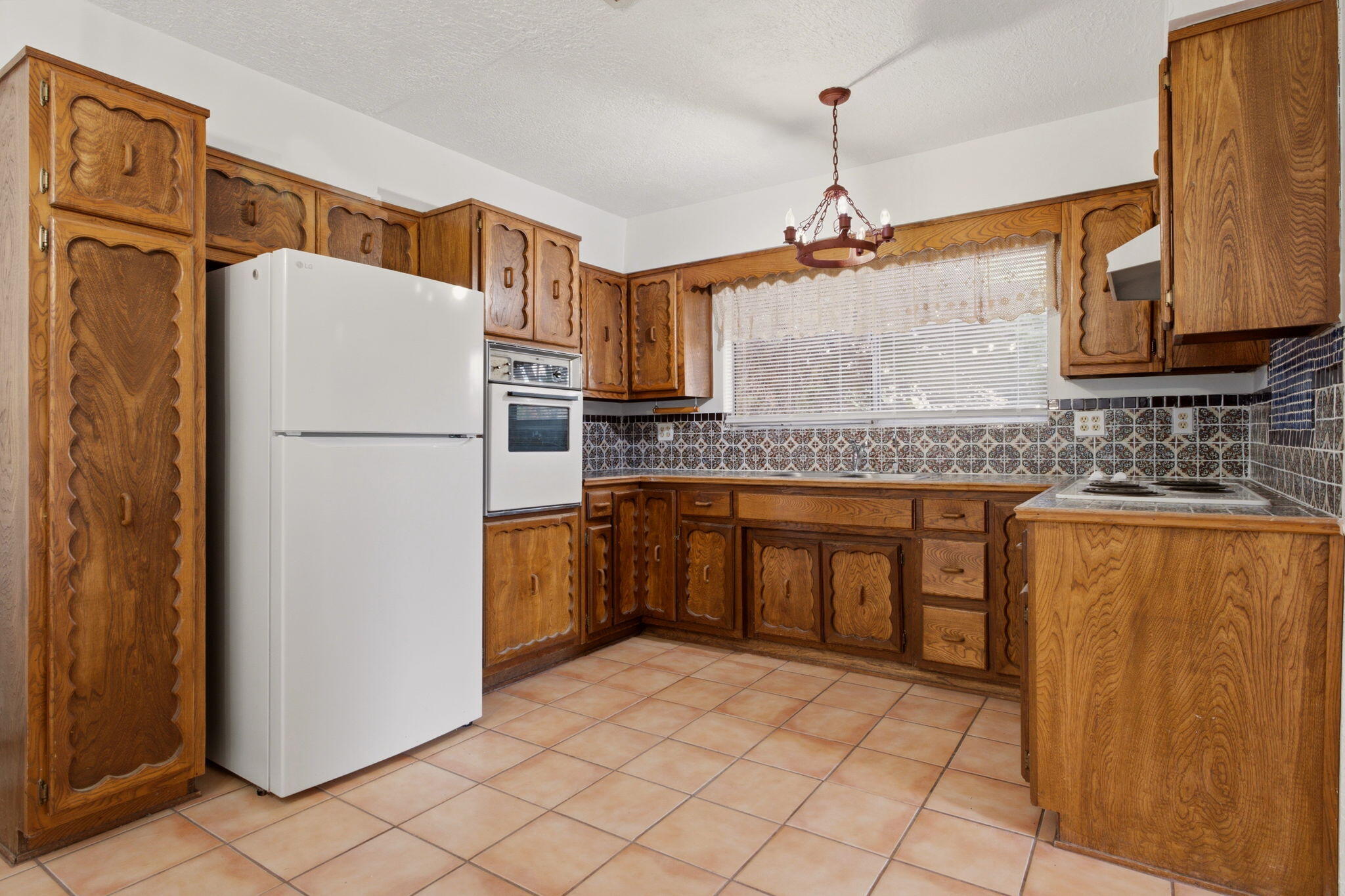 192 W Valverde Road