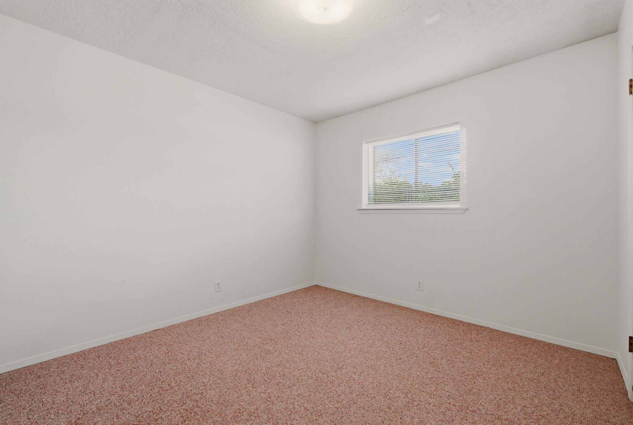 192 W Valverde Road