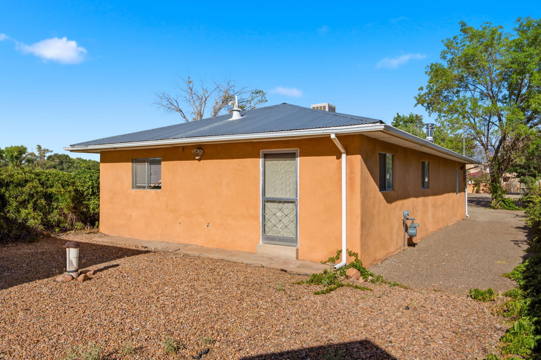 192 W Valverde Road