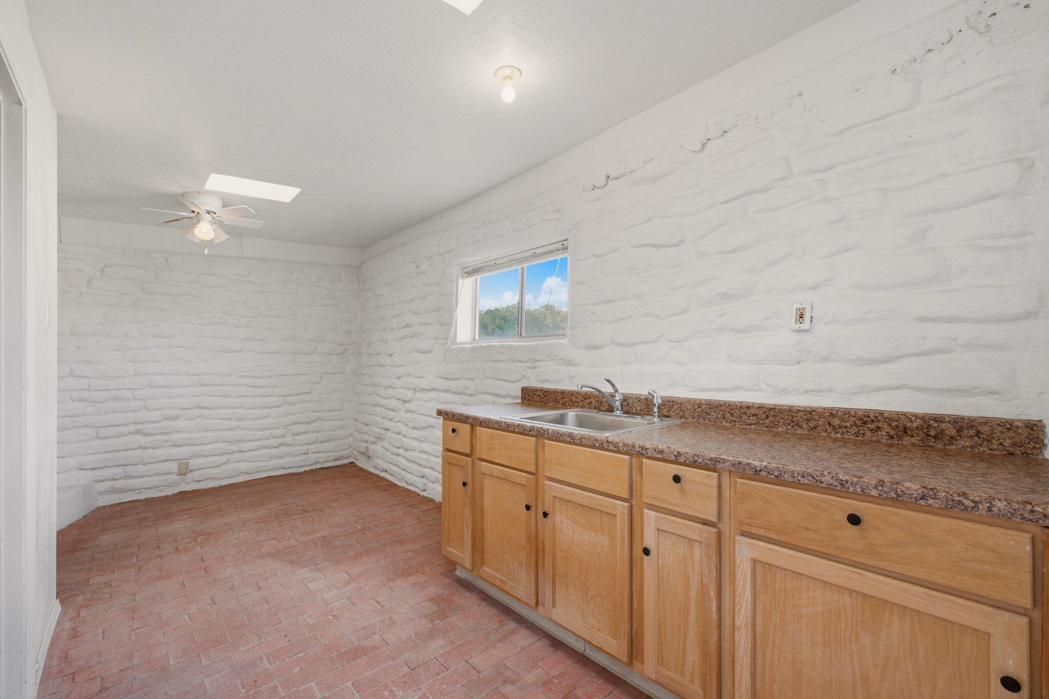 192 W Valverde Road