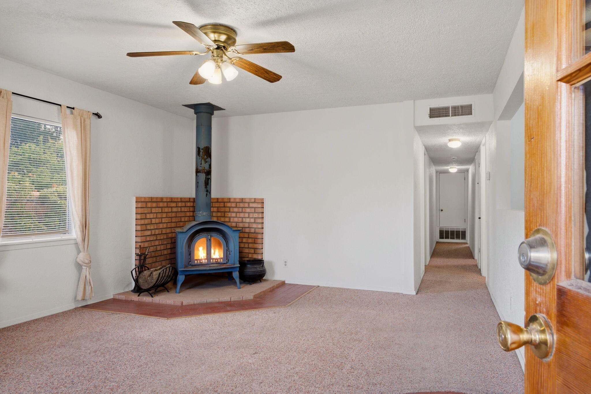 192 W Valverde Road