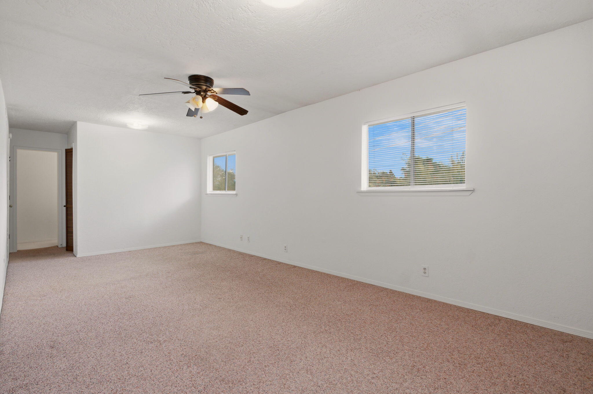 192 W Valverde Road