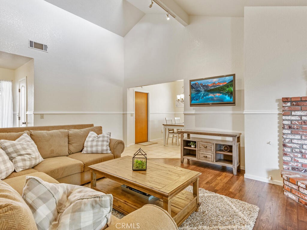 1008 Nanette Lane