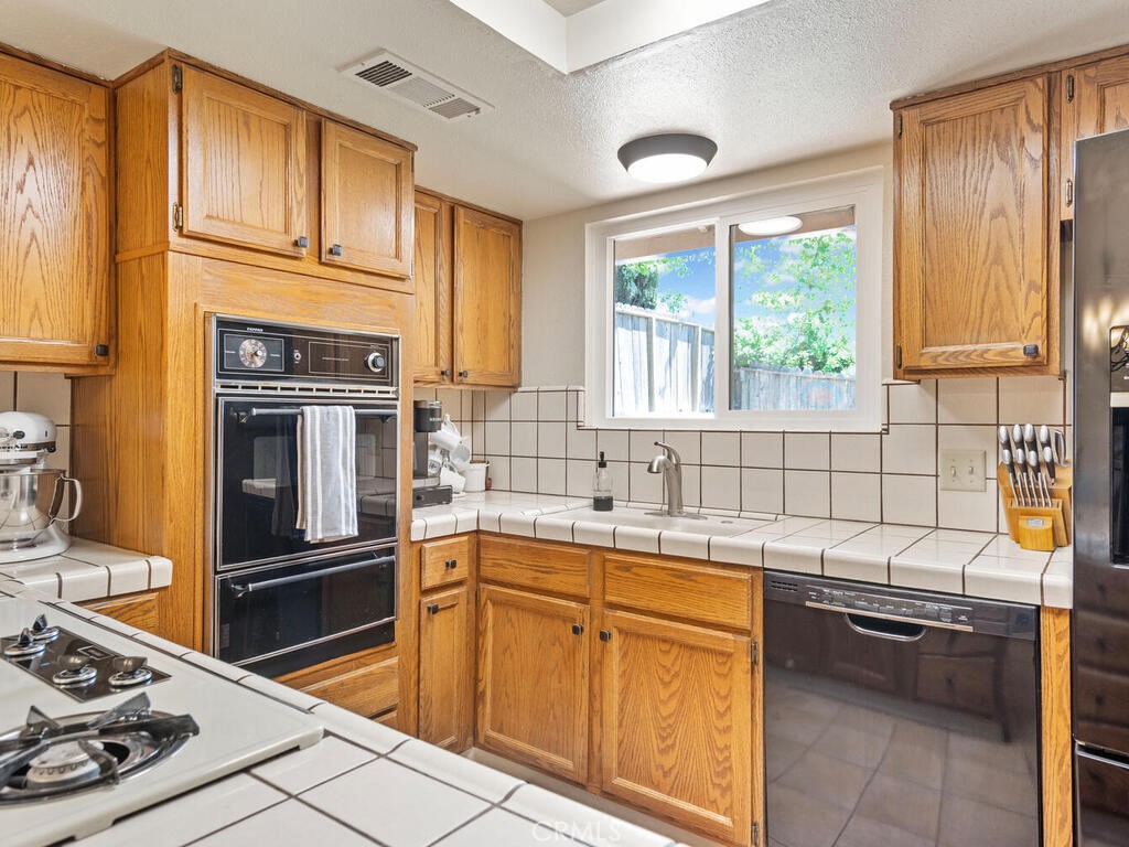 1008 Nanette Lane