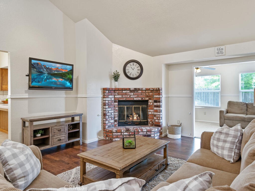 1008 Nanette Lane
