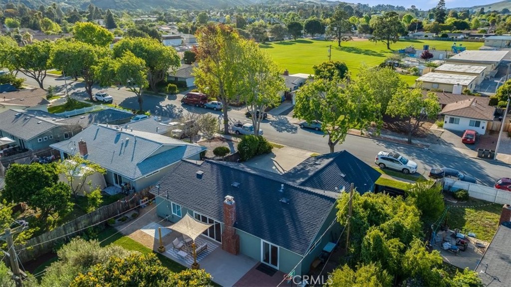 1222 W Newport Street