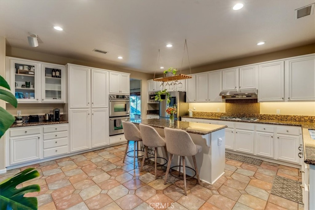 322 Montebello Oaks