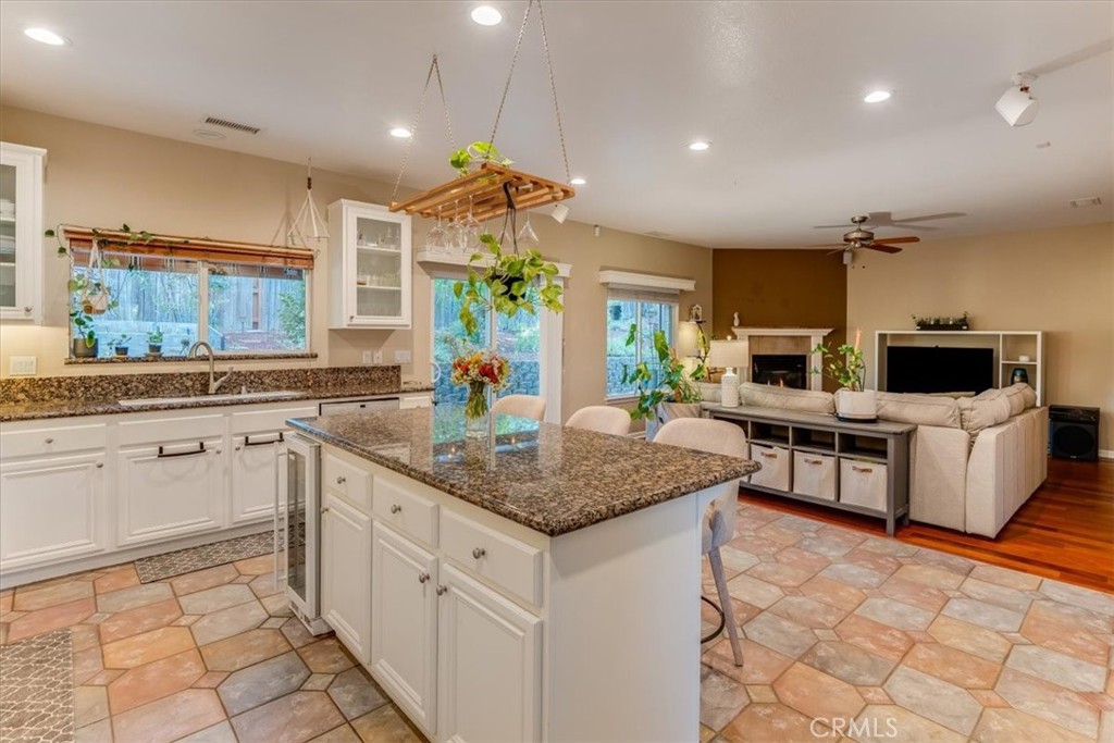 322 Montebello Oaks
