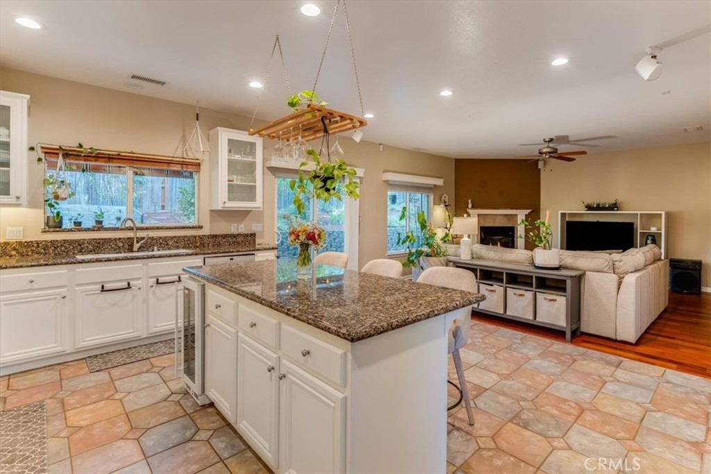 322 Montebello Oaks