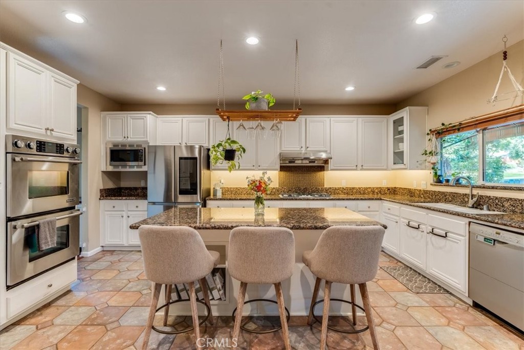 322 Montebello Oaks