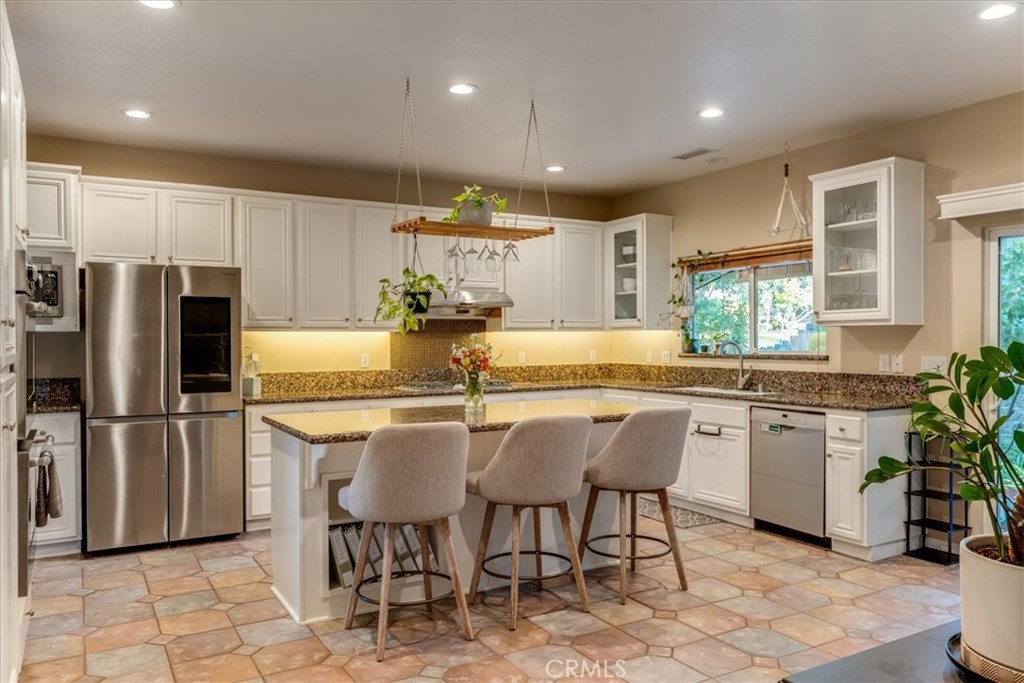 322 Montebello Oaks