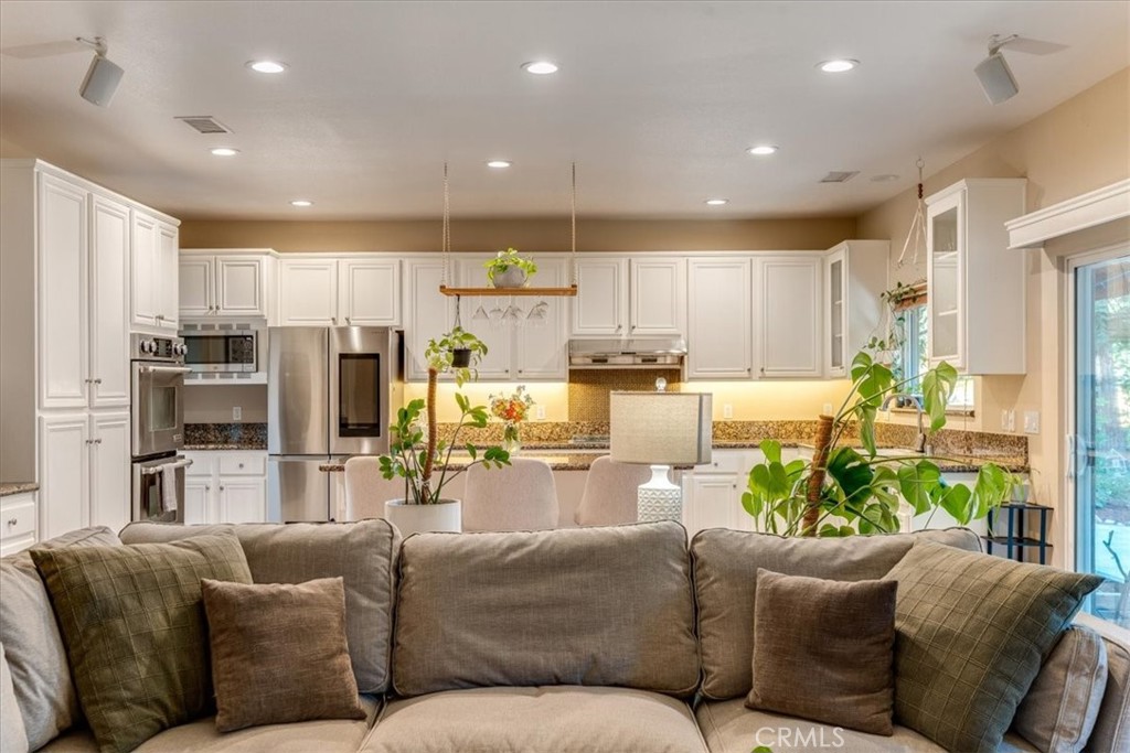 322 Montebello Oaks