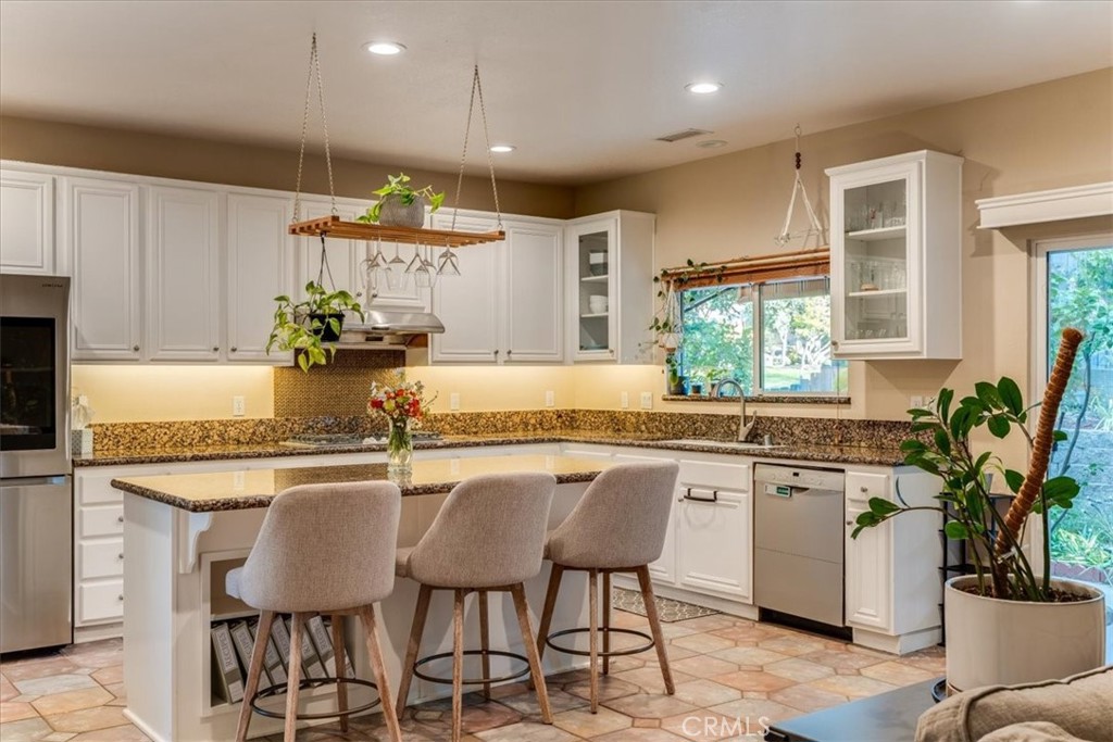 322 Montebello Oaks