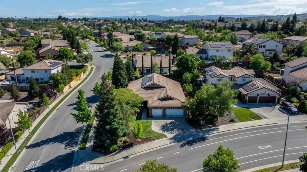 322 Montebello Oaks