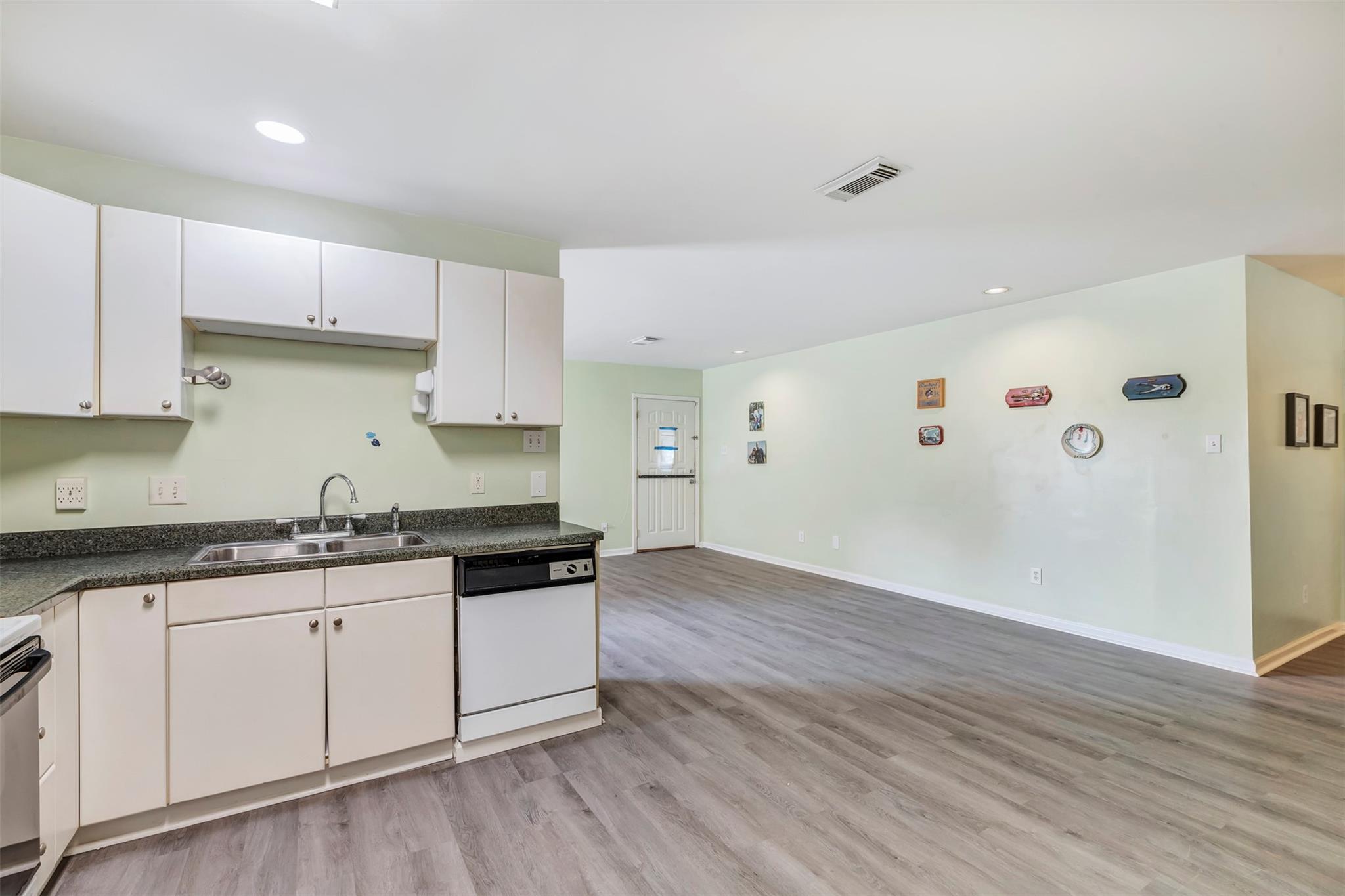 1037 Wall Street