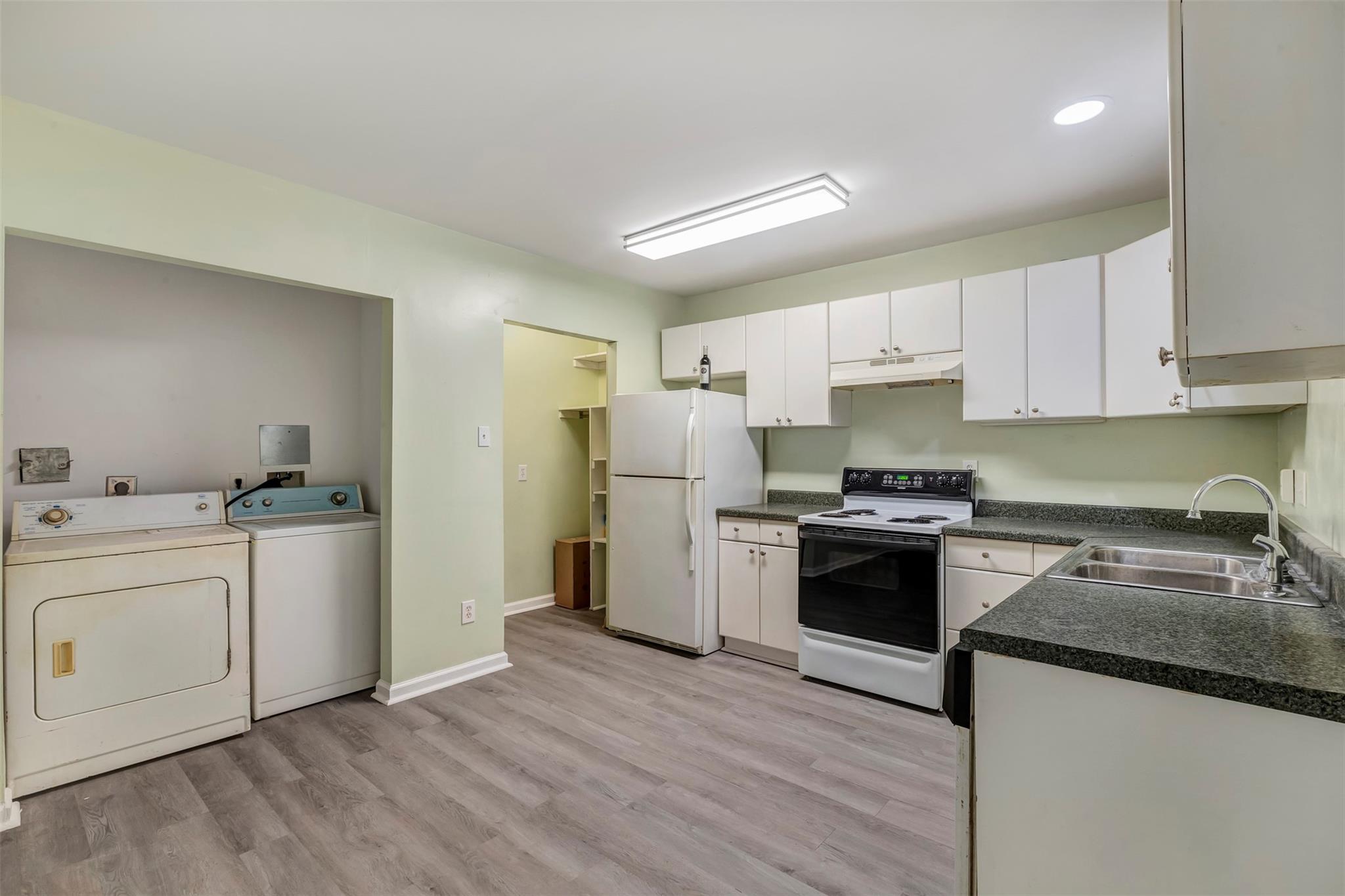 1037 Wall Street