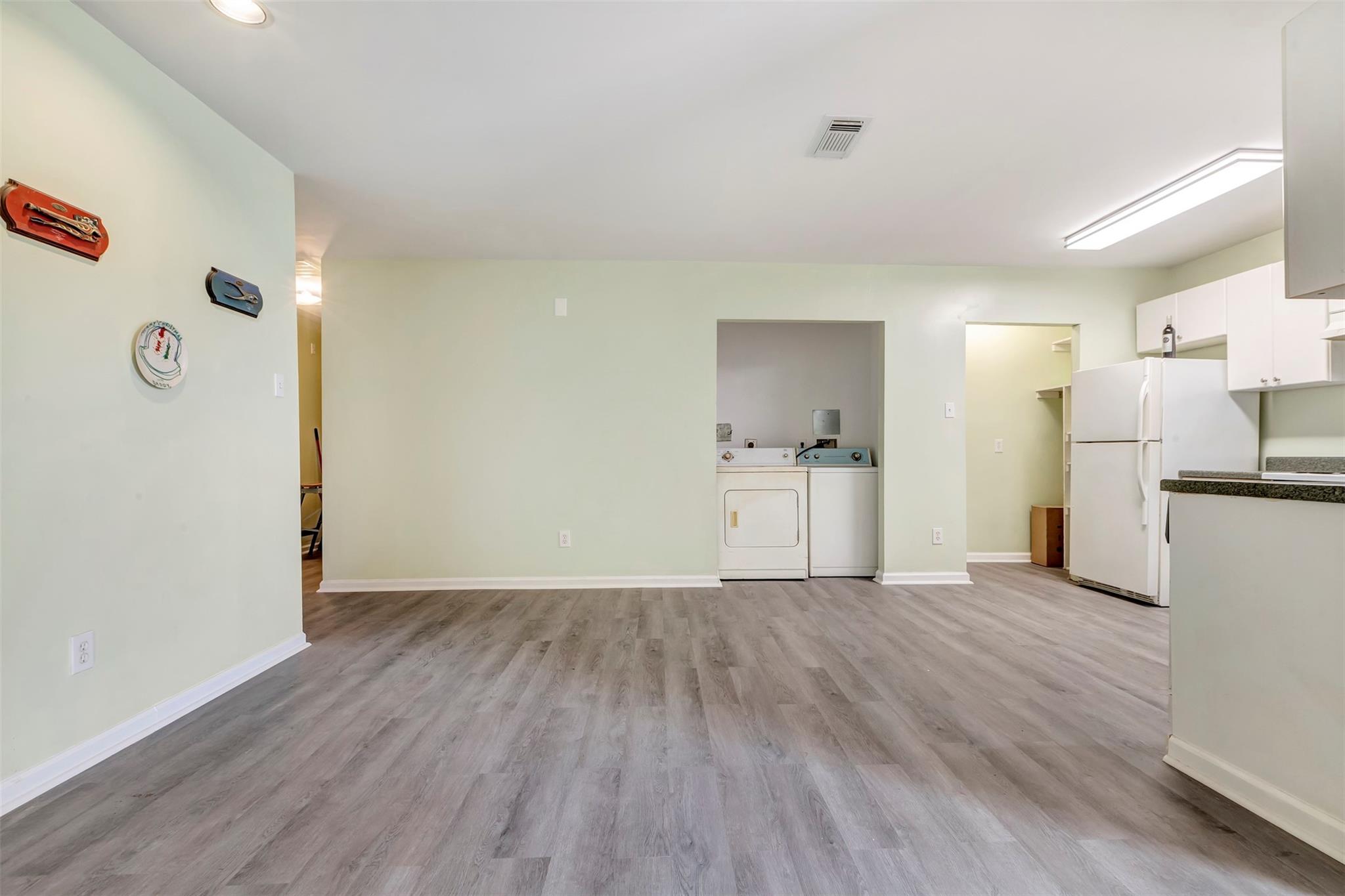 1037 Wall Street