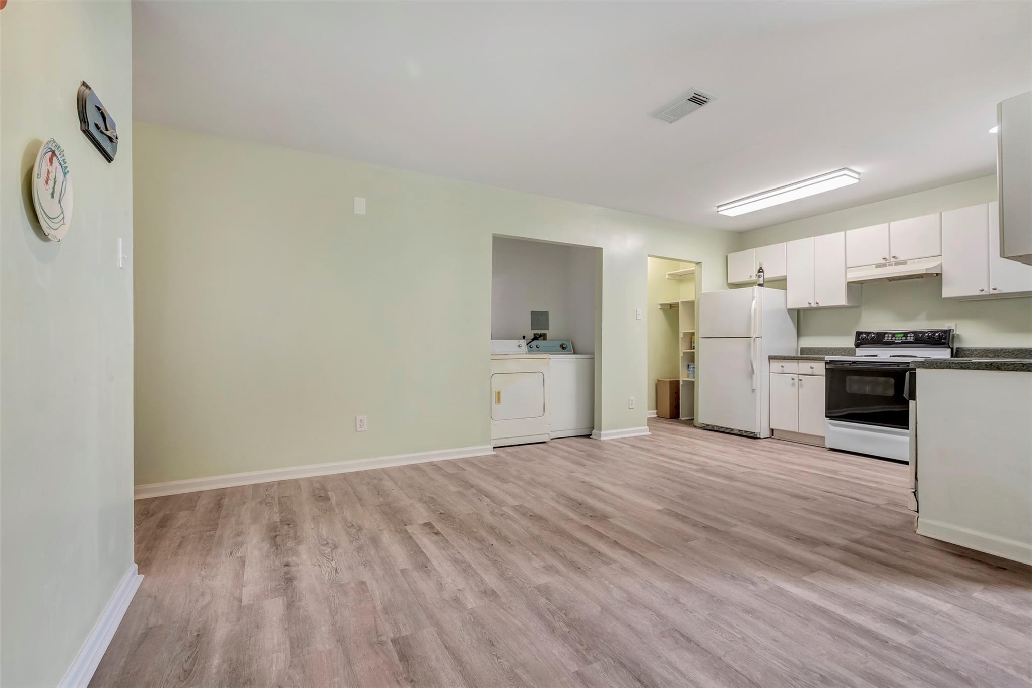 1037 Wall Street