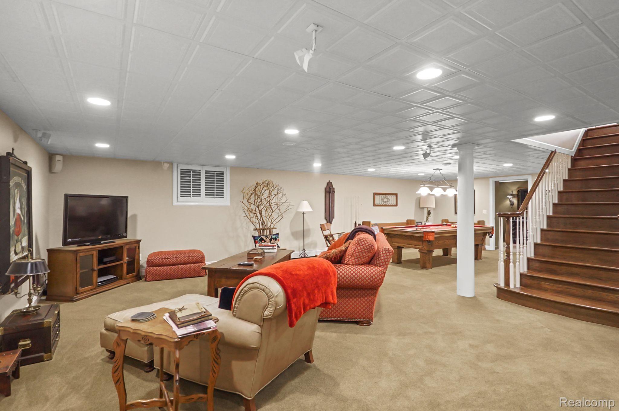 900 TIMBERLAKE Drive
