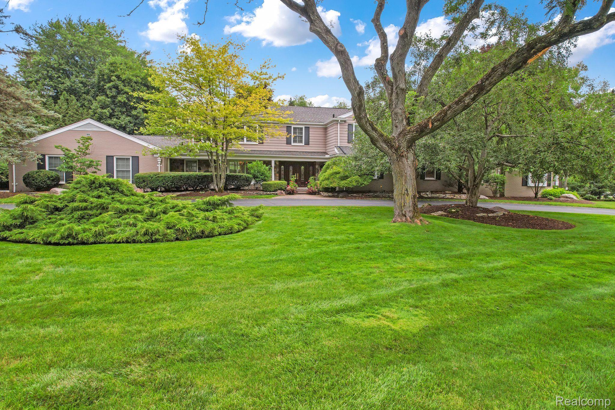 900 TIMBERLAKE Drive