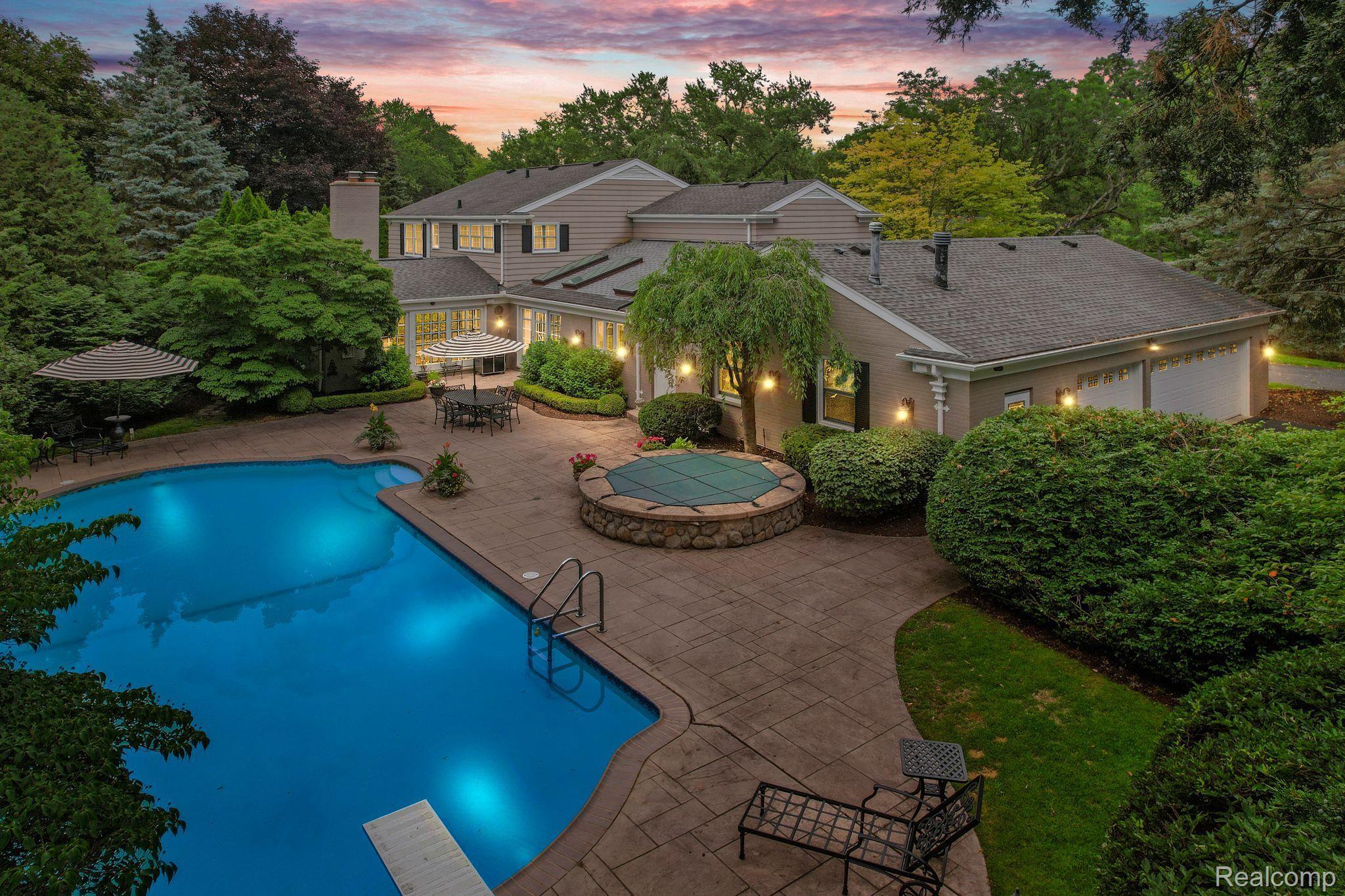 900 TIMBERLAKE Drive