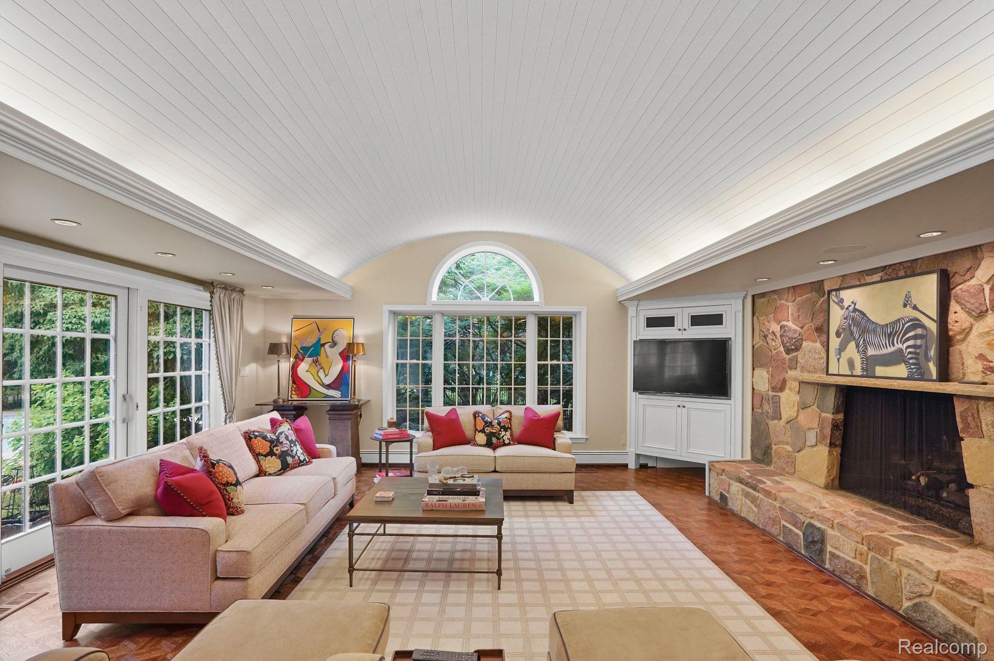900 TIMBERLAKE Drive